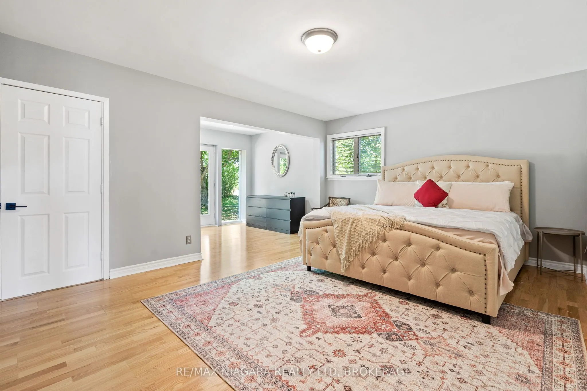 290 Lakeshore Road