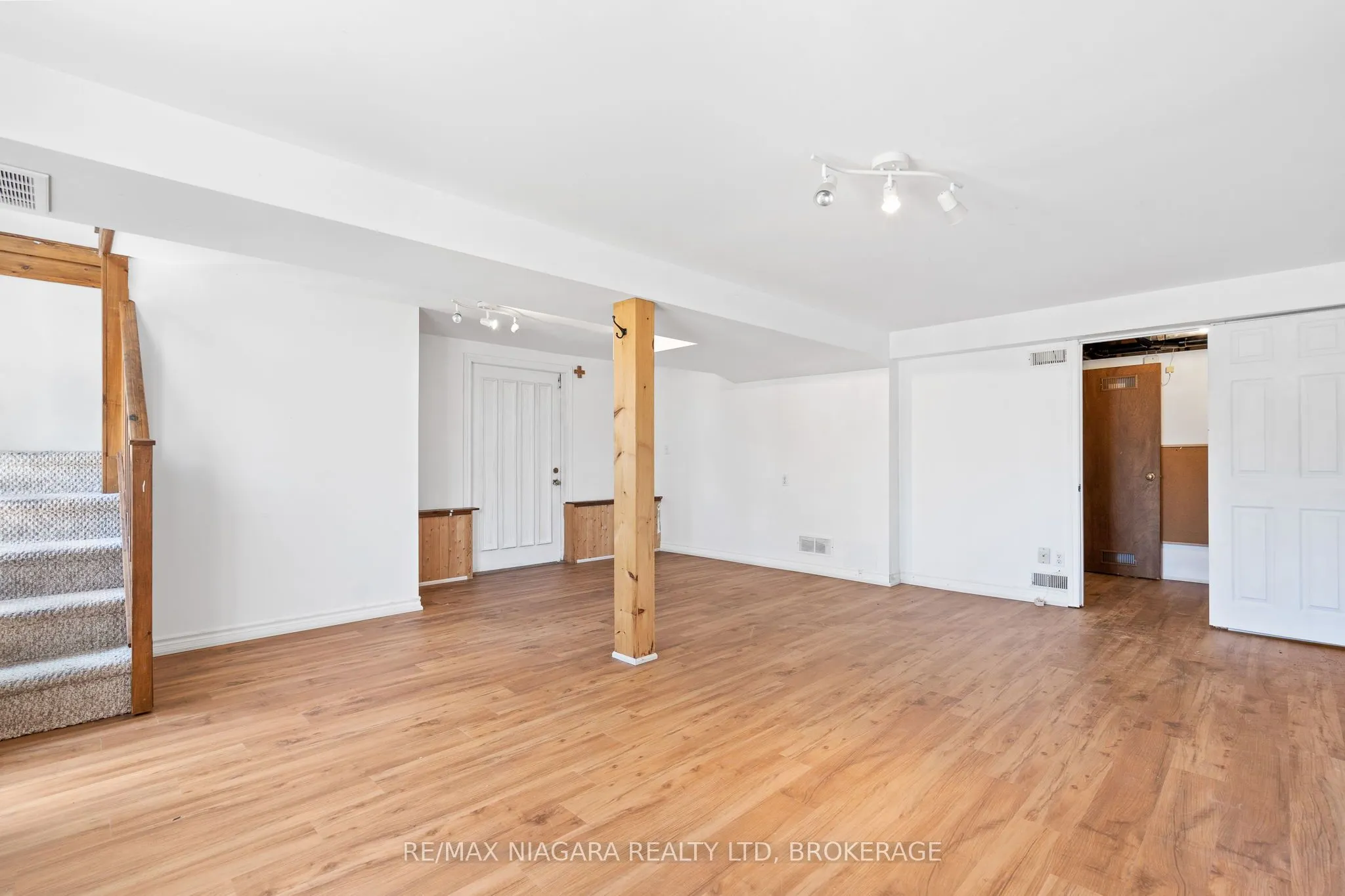 290 Lakeshore Road
