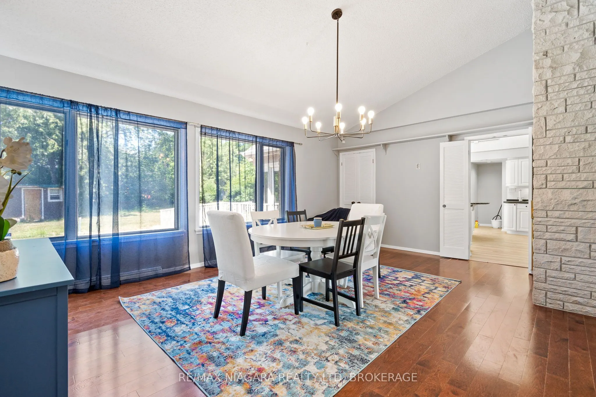 290 Lakeshore Road