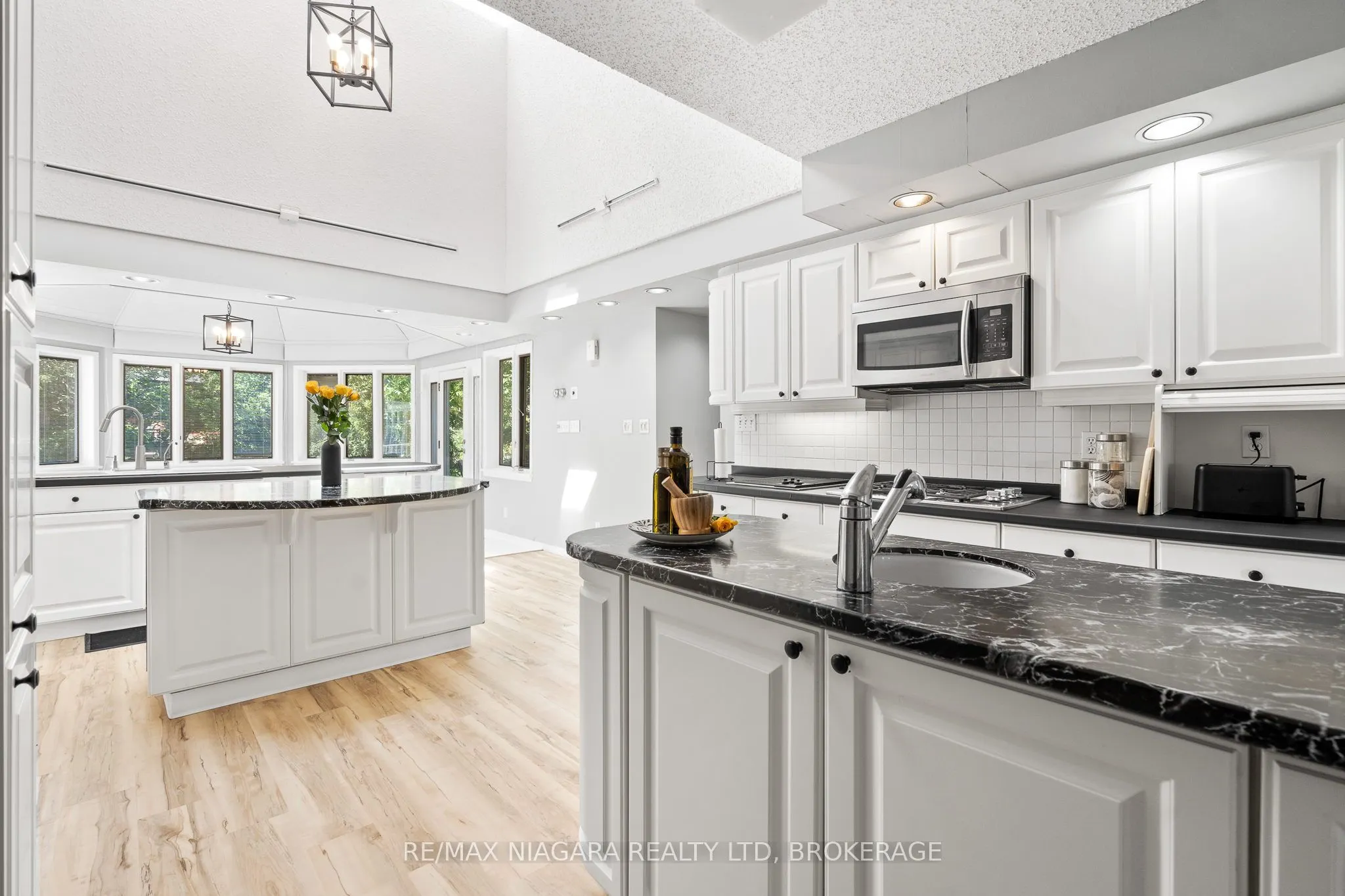 290 Lakeshore Road