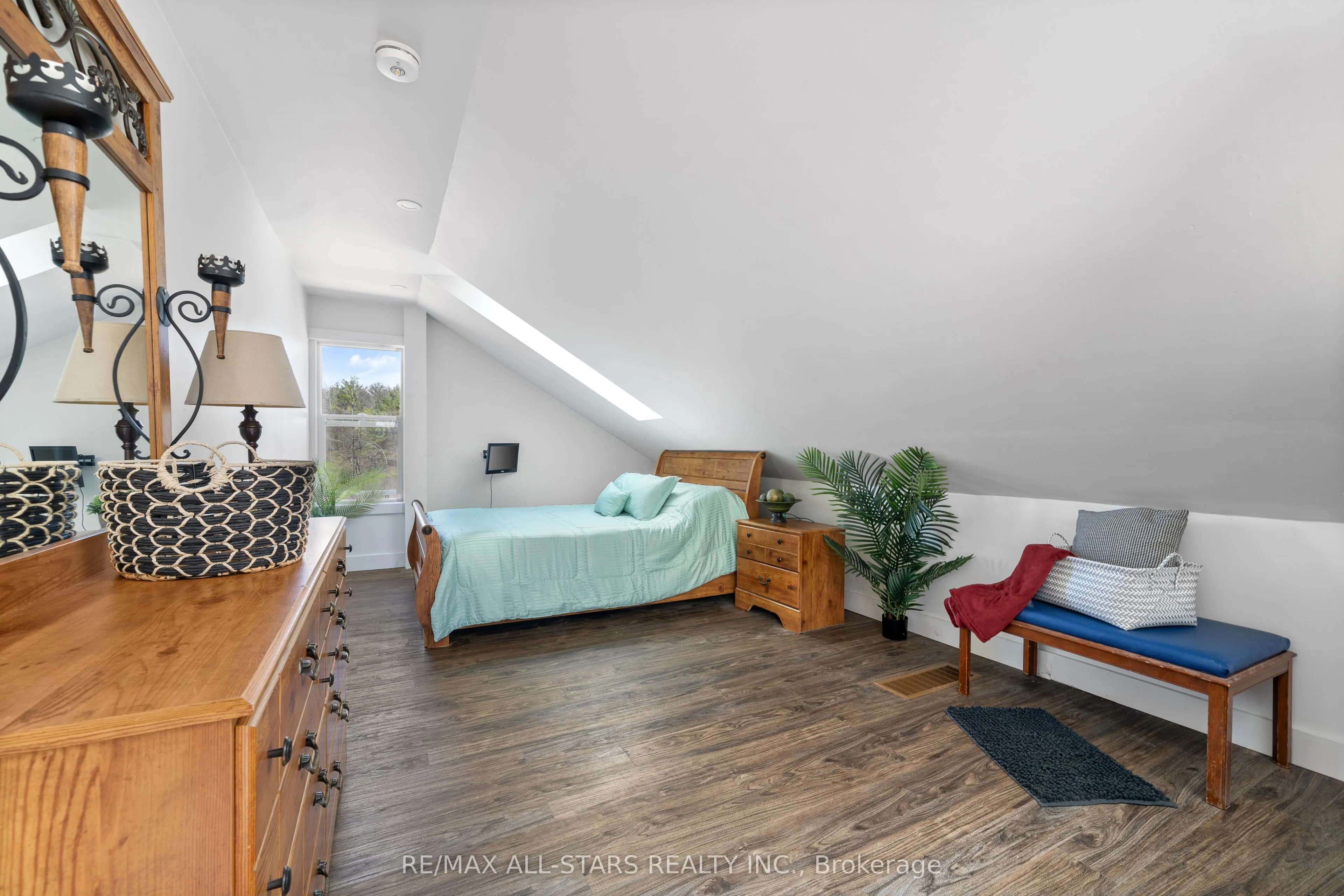1295 Deep Bay Road