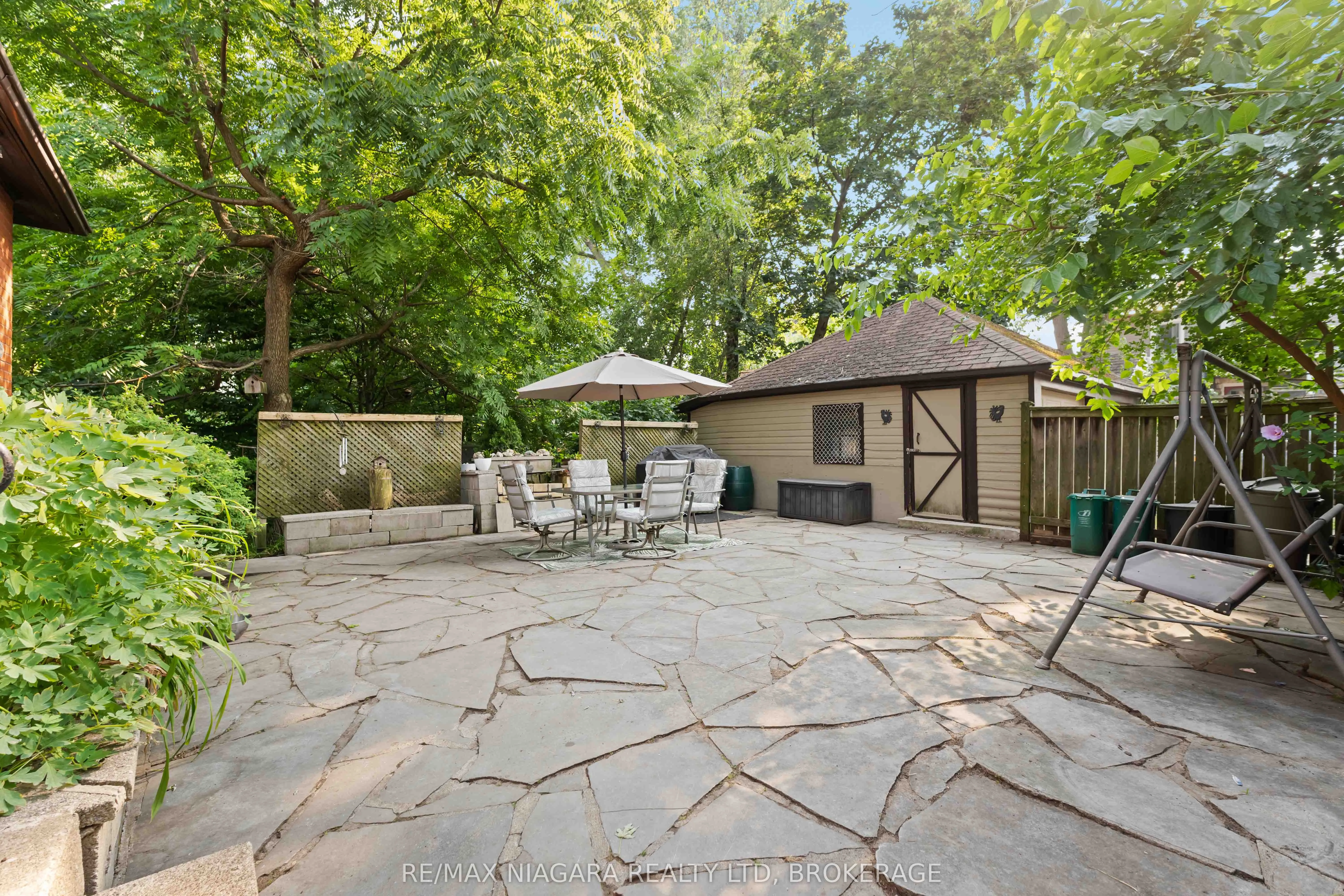 6275 Pine Grove Avenue