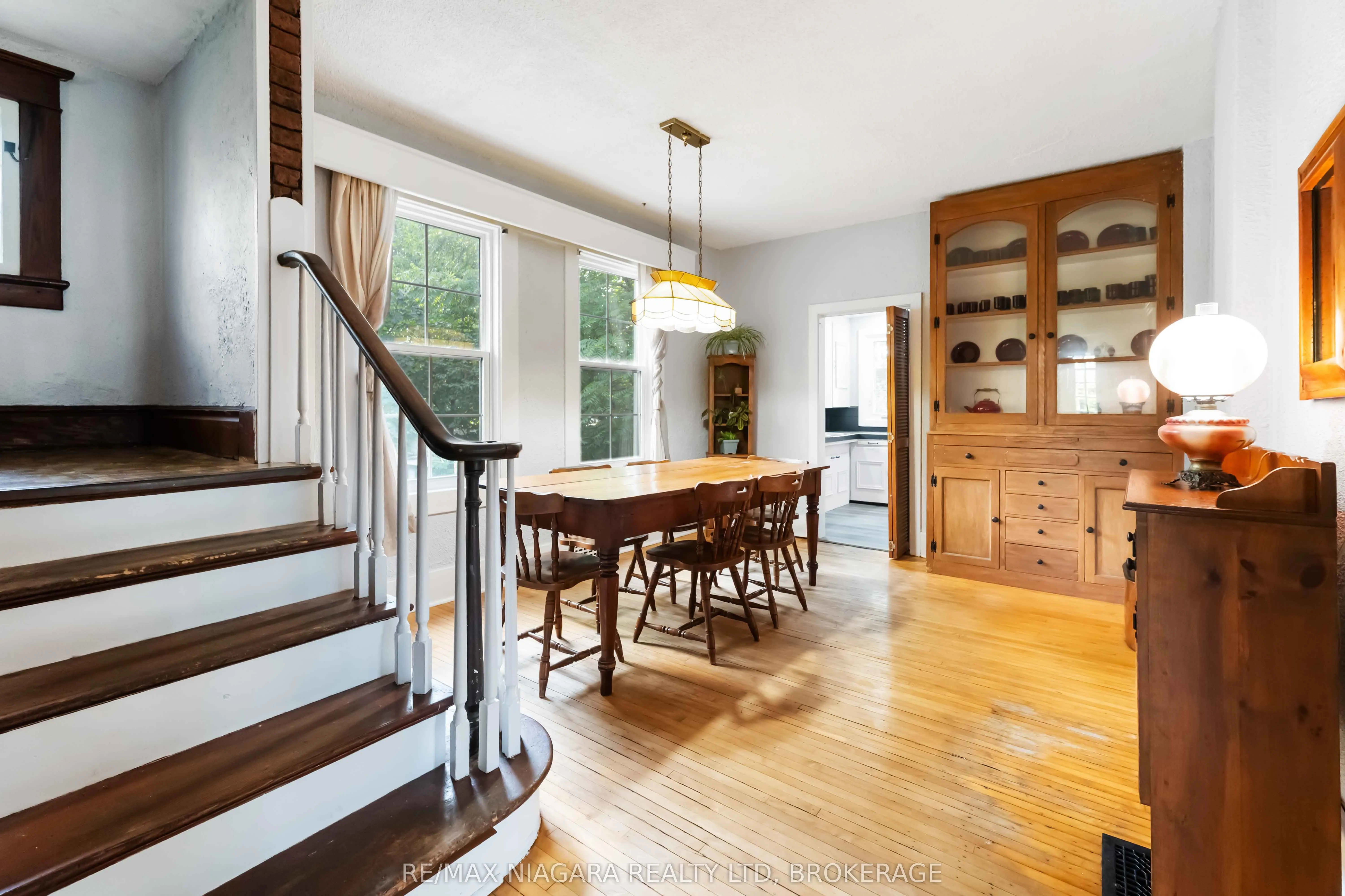 6275 Pine Grove Avenue