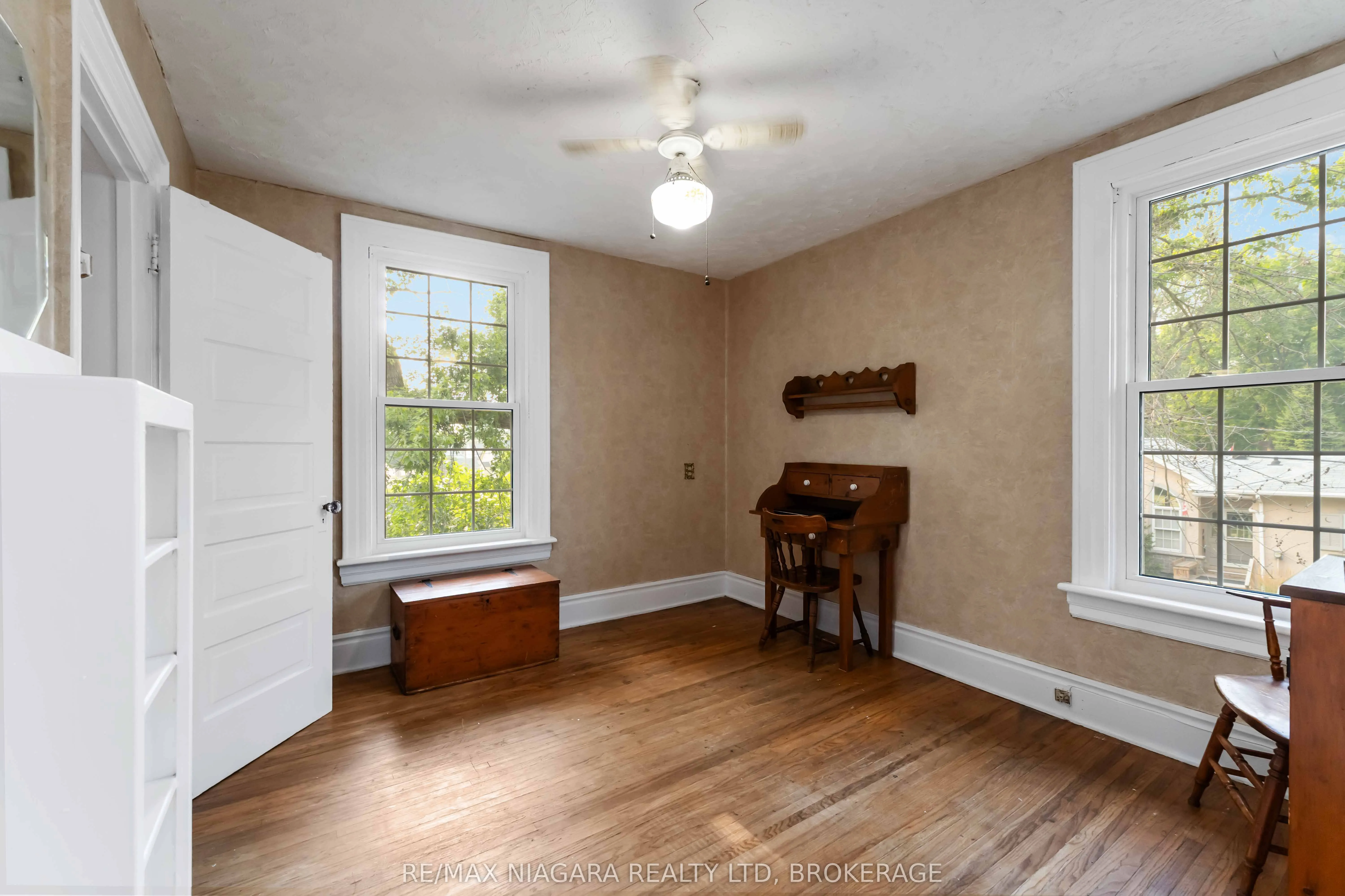 6275 Pine Grove Avenue