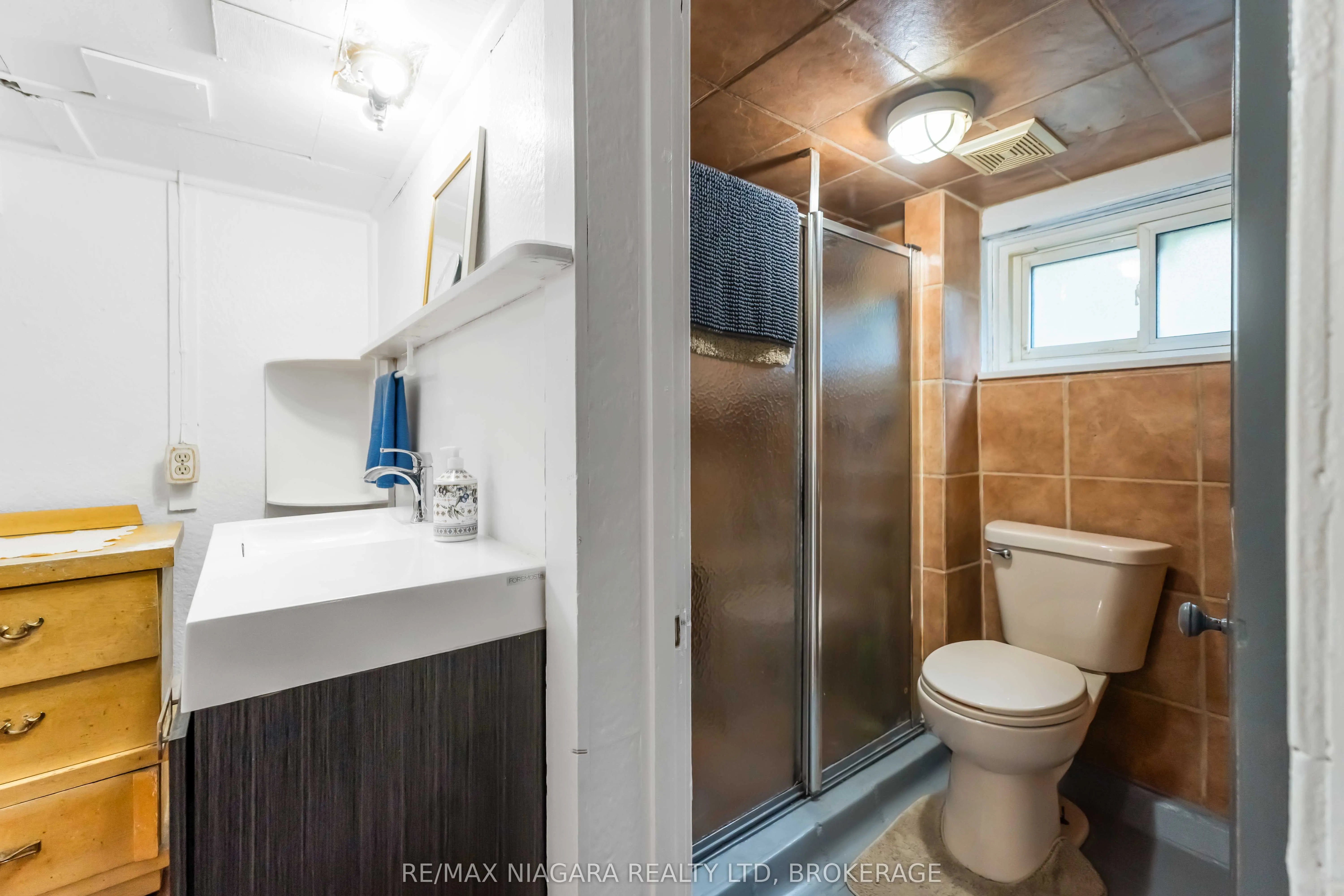 6275 Pine Grove Avenue