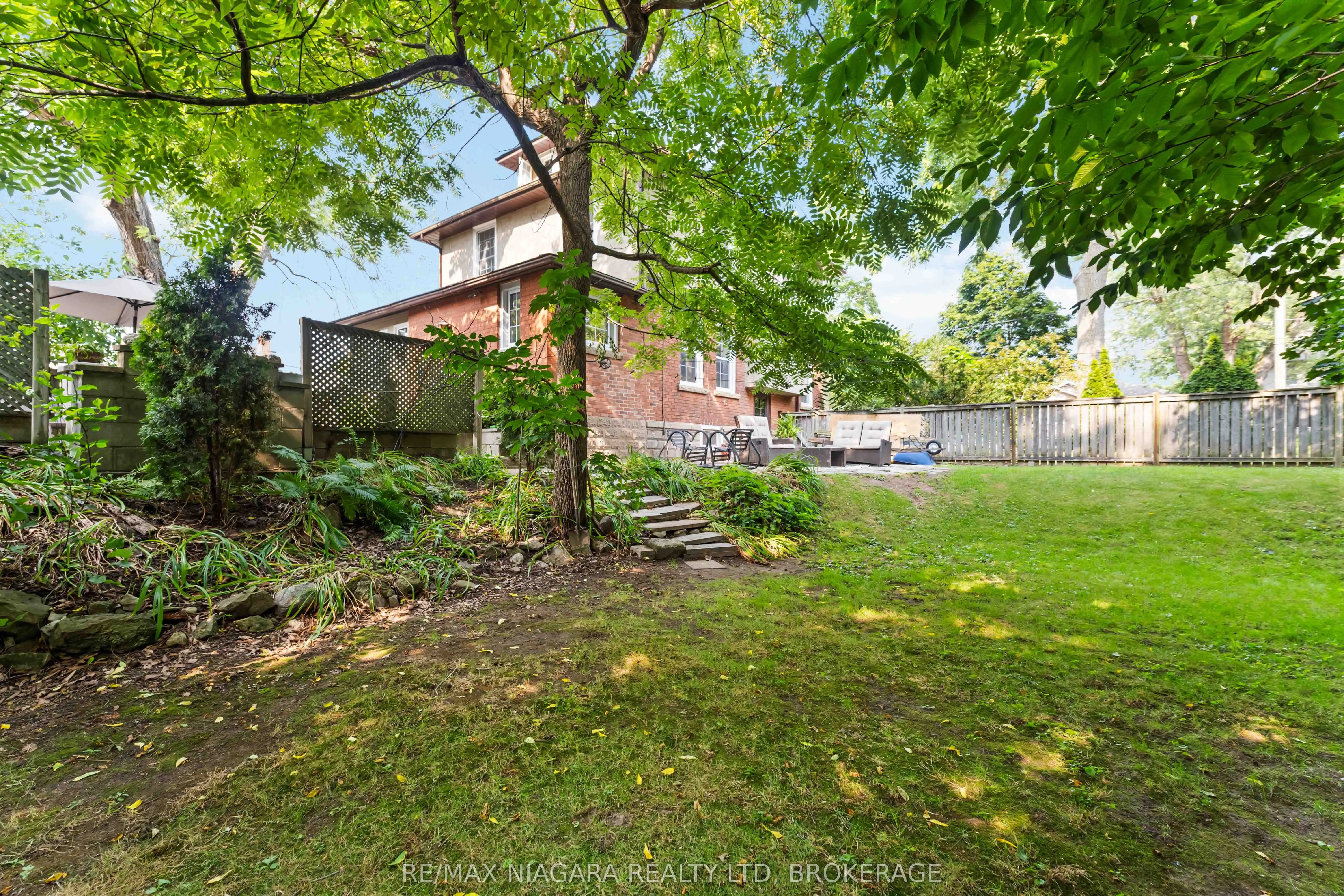 6275 Pine Grove Avenue