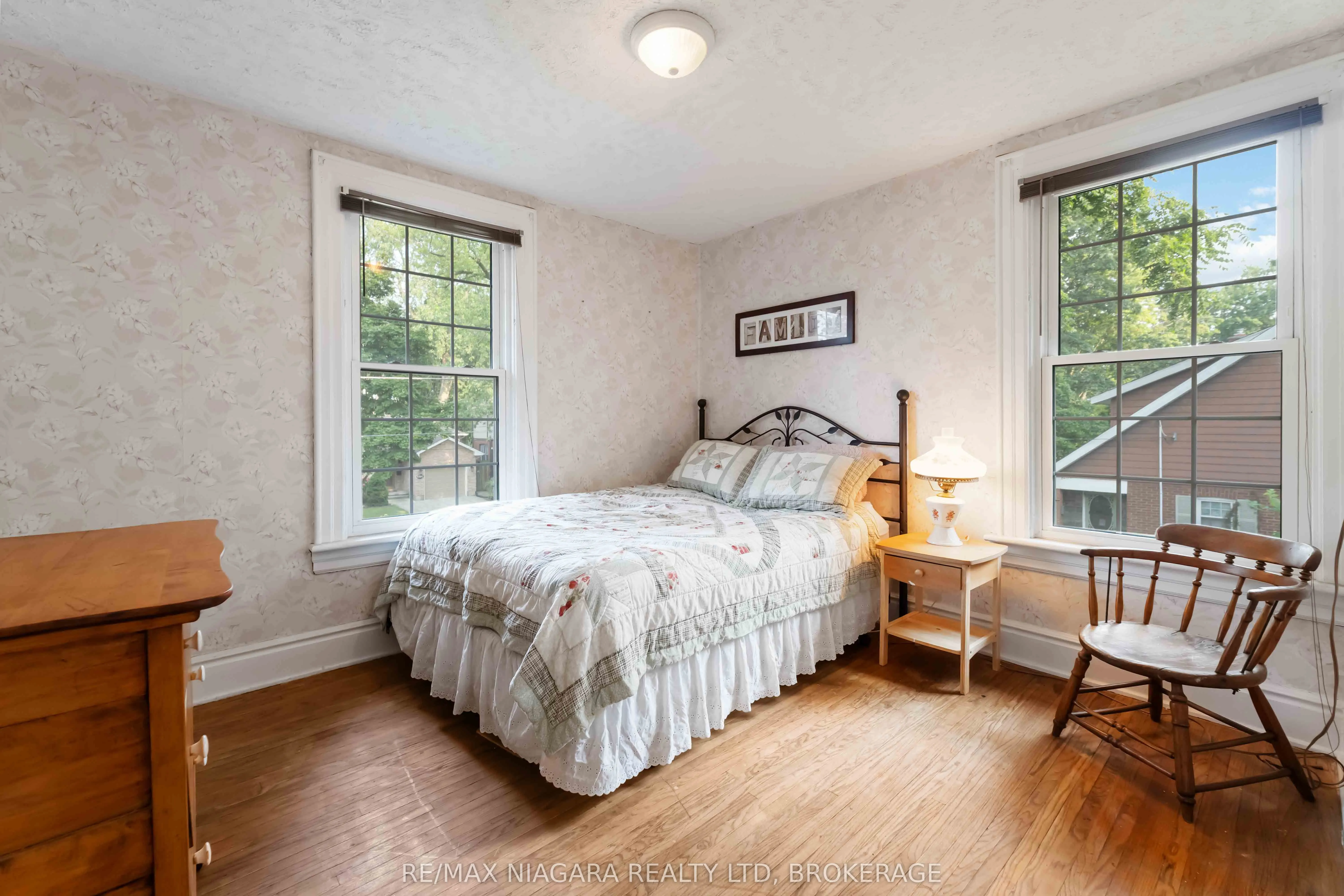 6275 Pine Grove Avenue