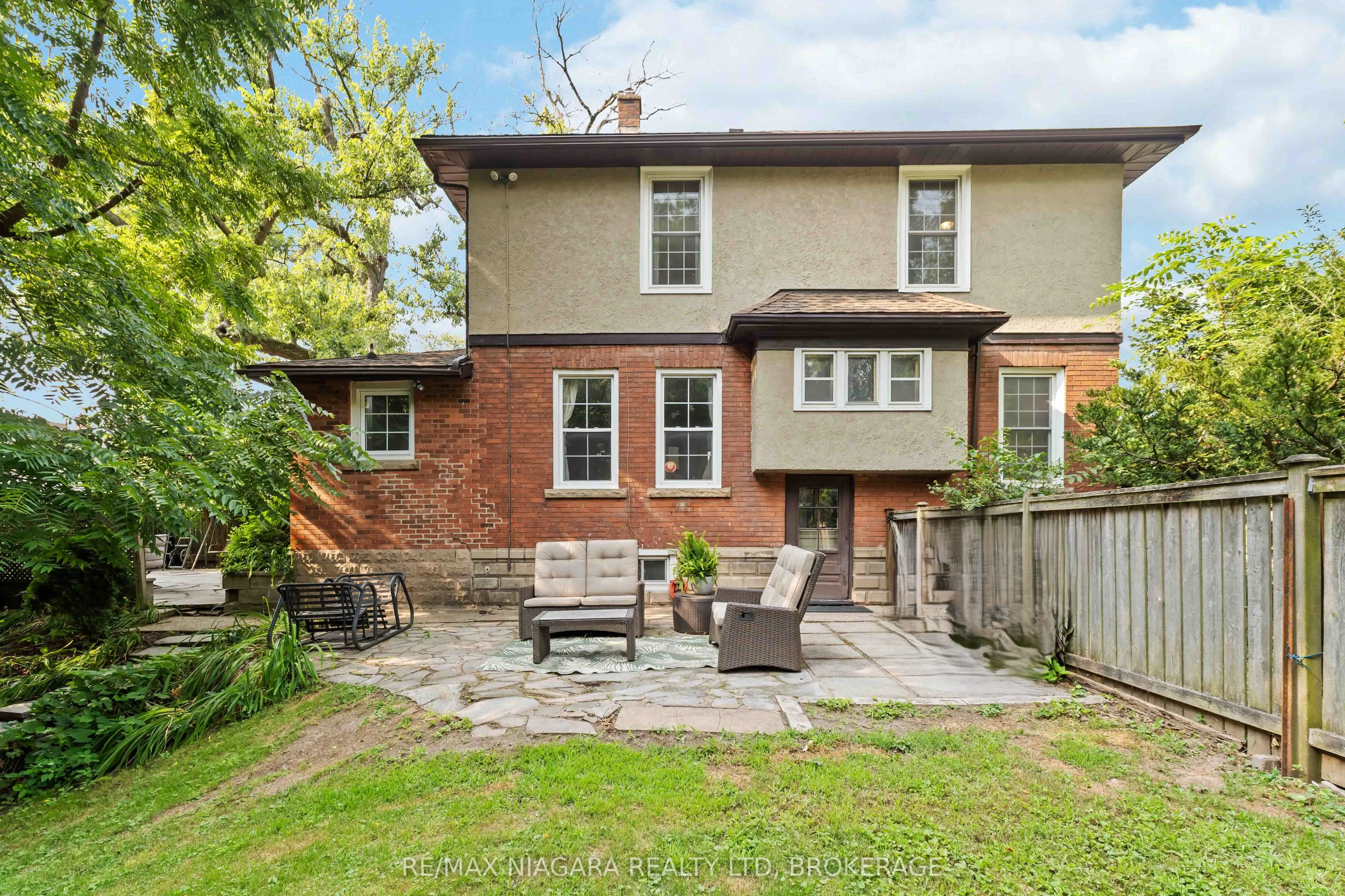 6275 Pine Grove Avenue