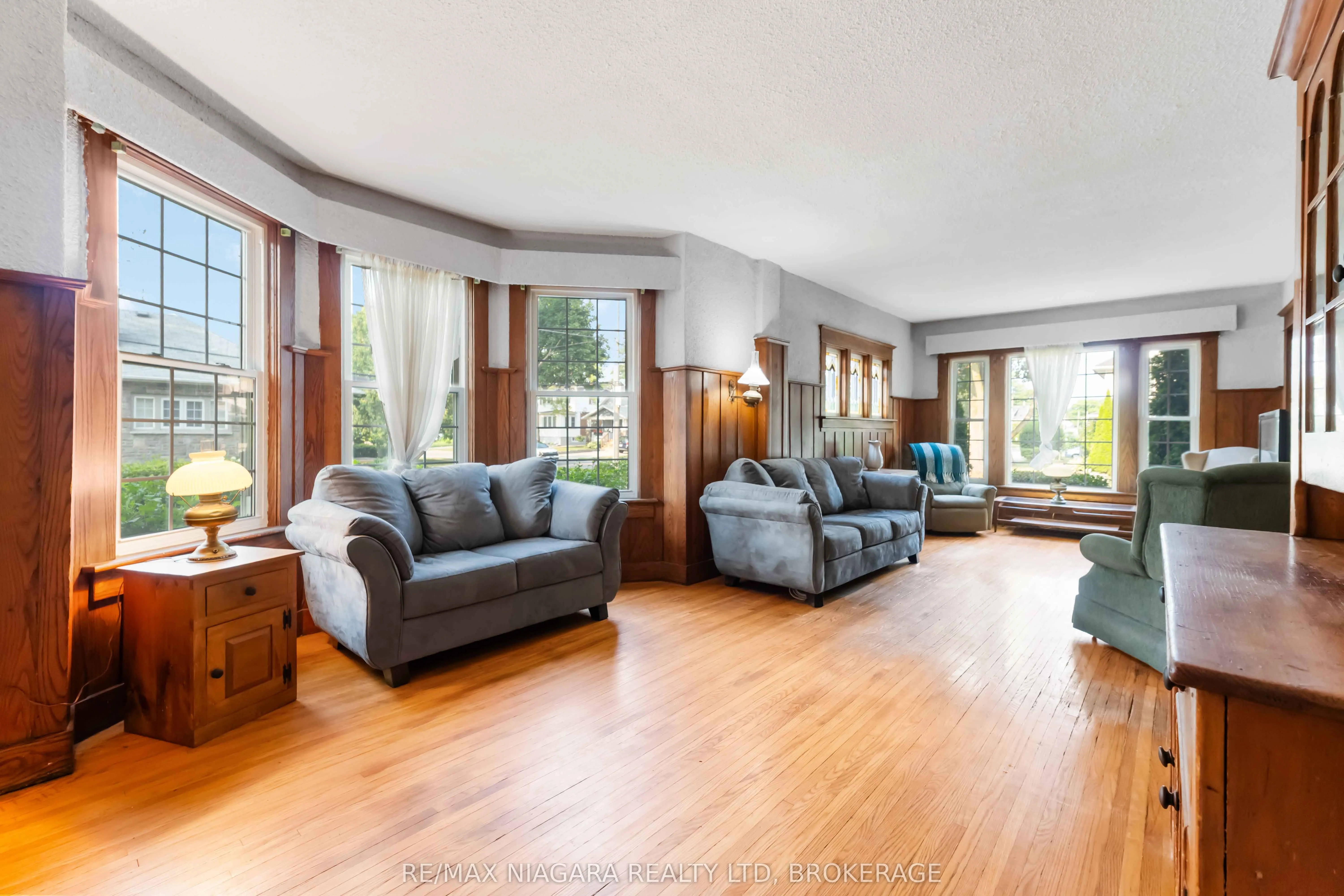 6275 Pine Grove Avenue