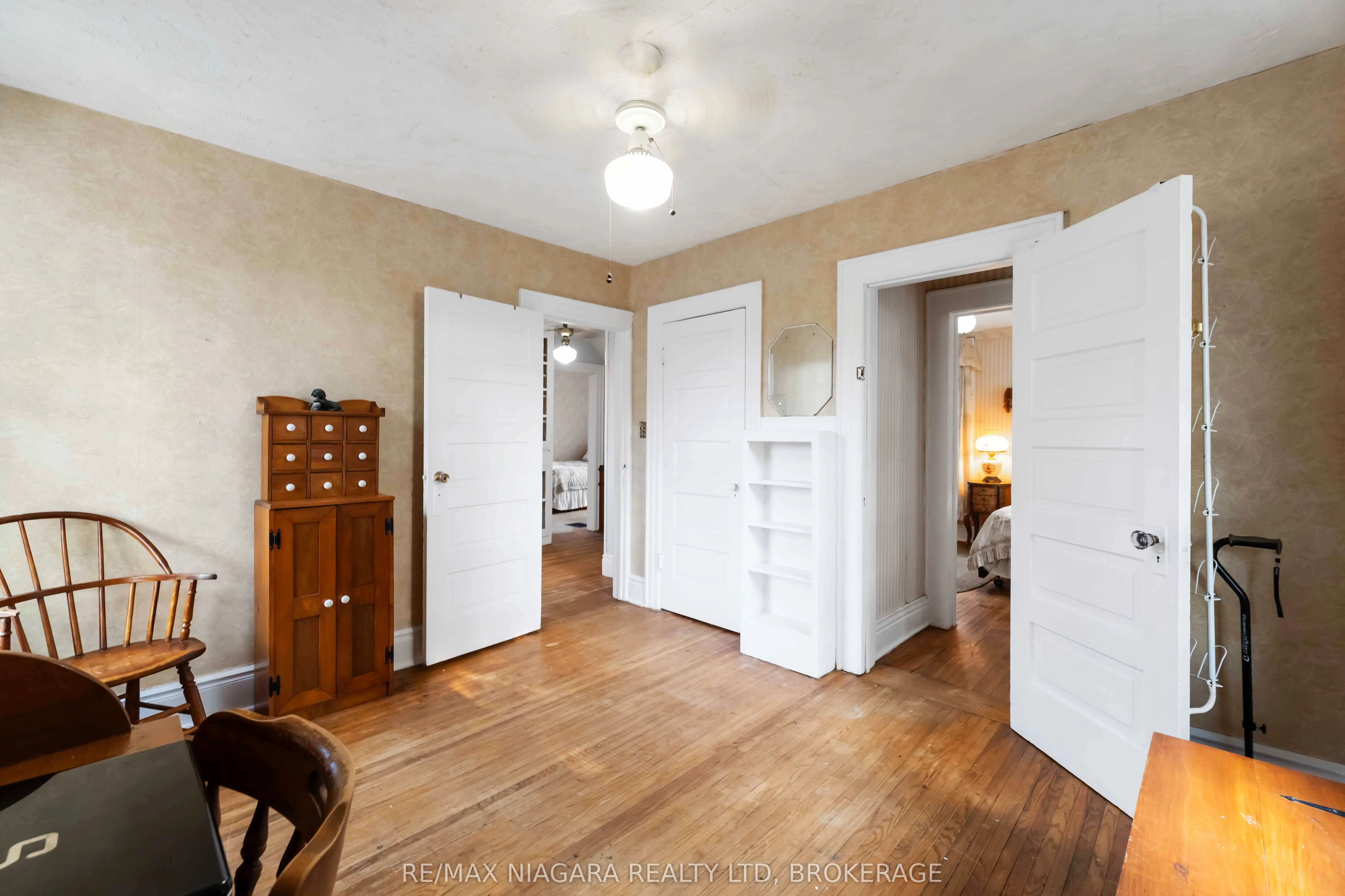 6275 Pine Grove Avenue