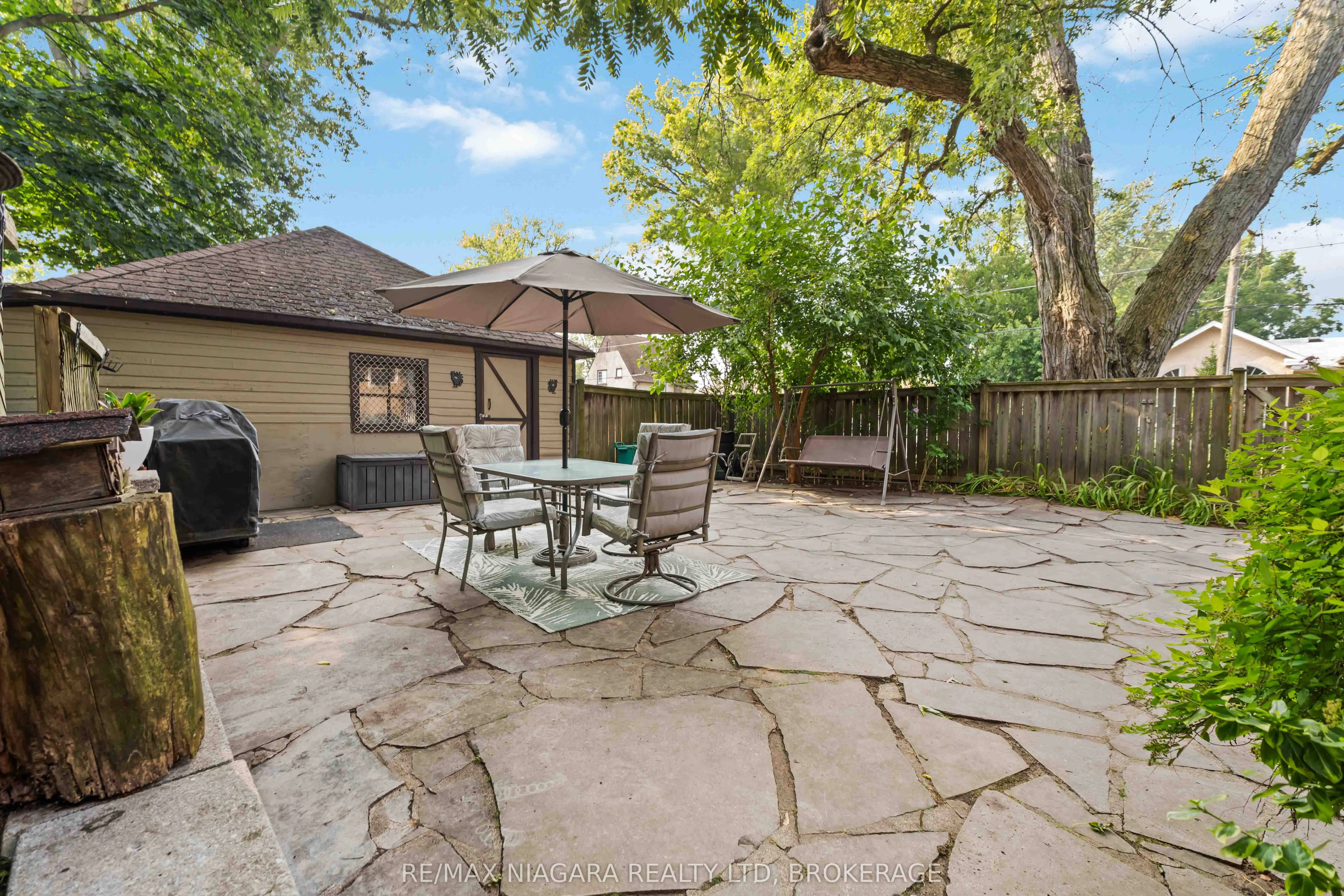 6275 Pine Grove Avenue