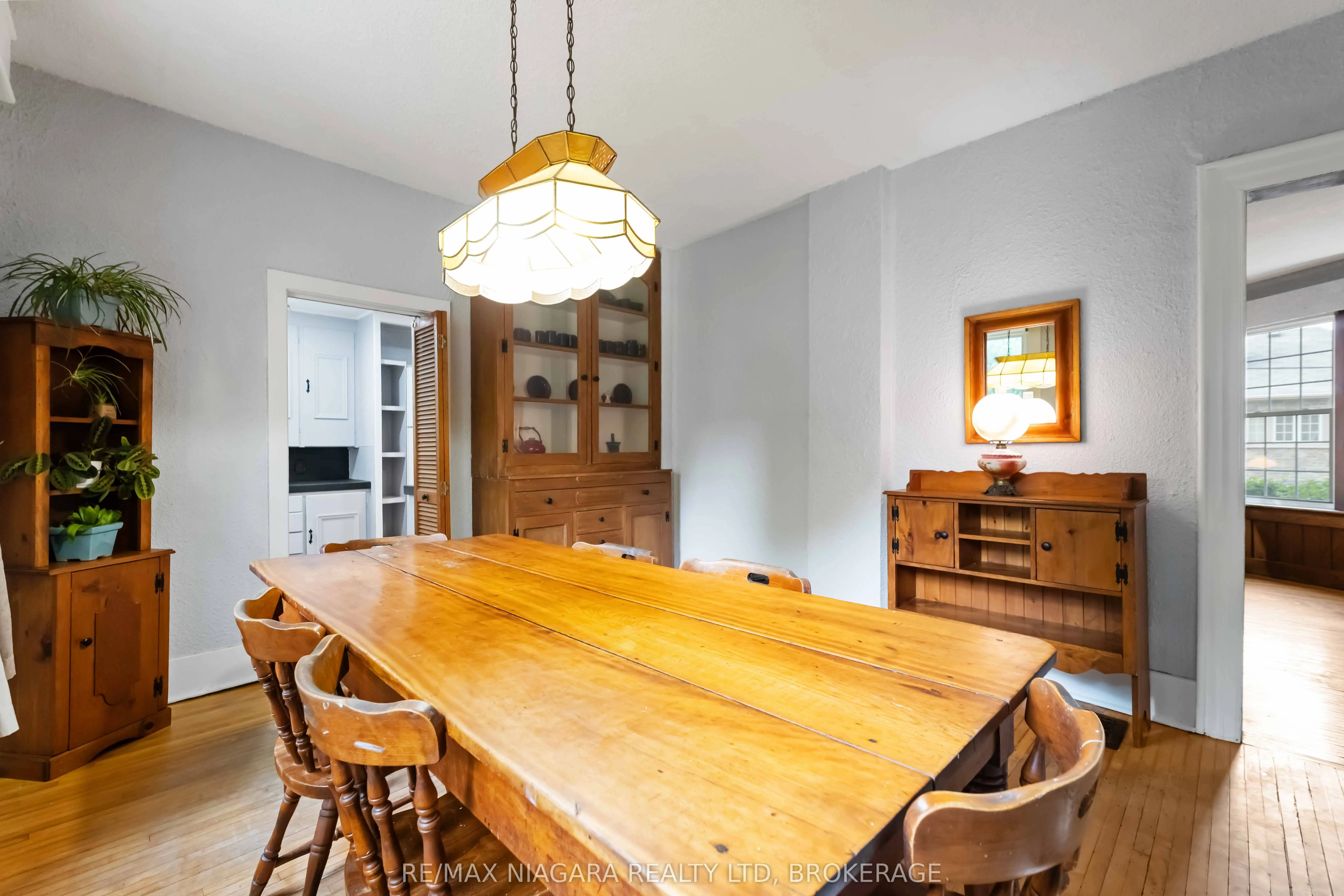 6275 Pine Grove Avenue