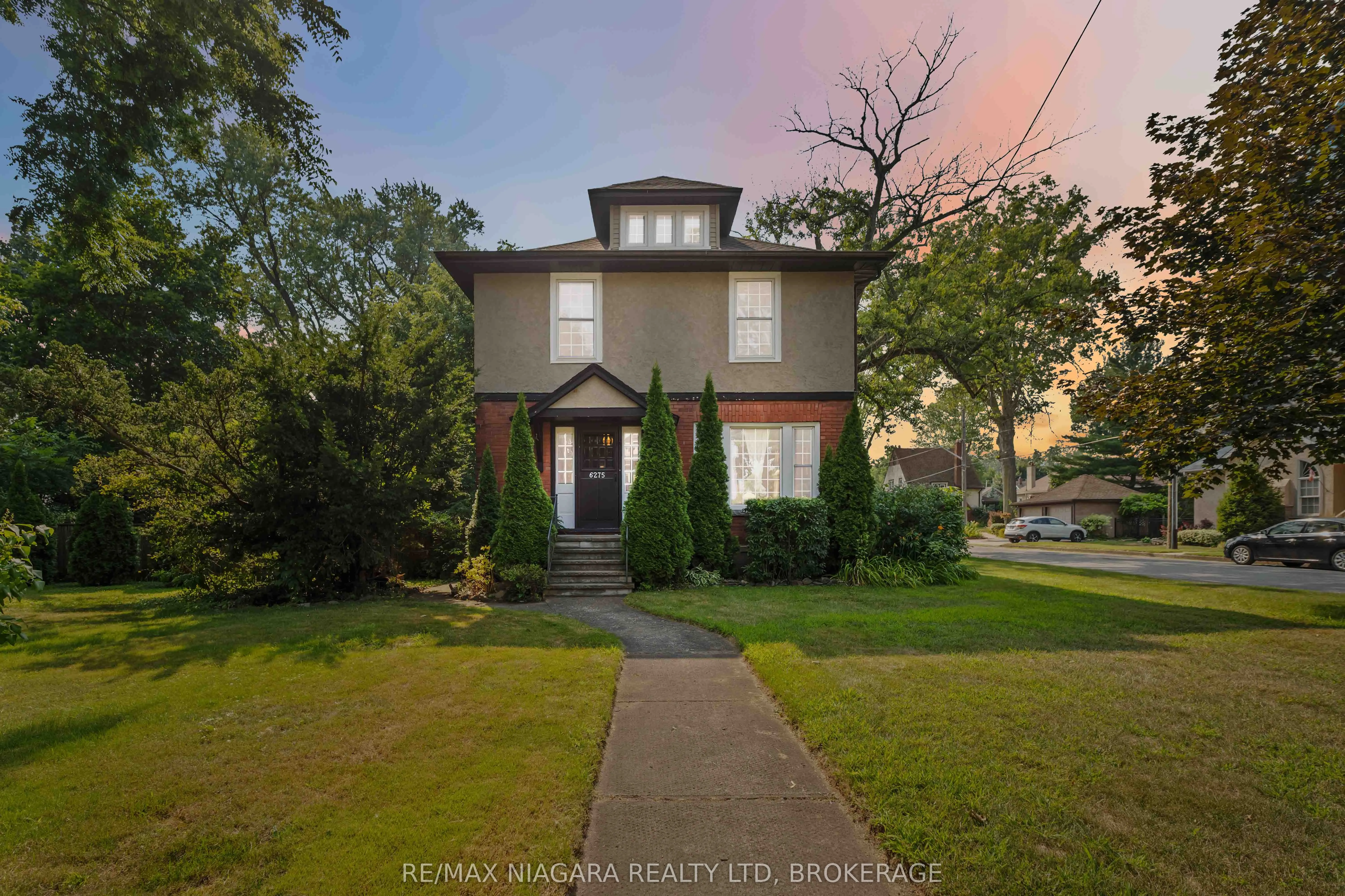 6275 Pine Grove Avenue