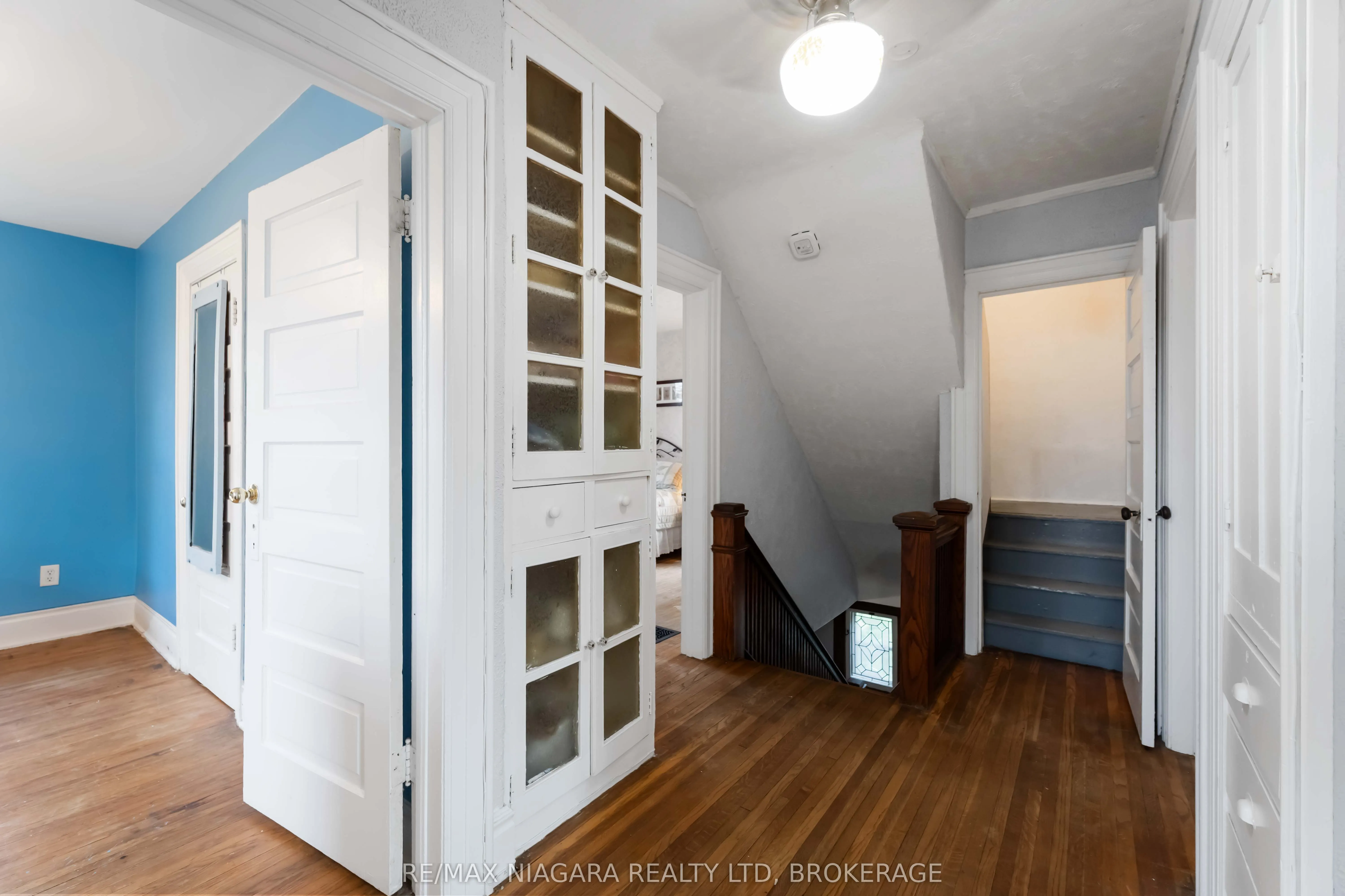 6275 Pine Grove Avenue