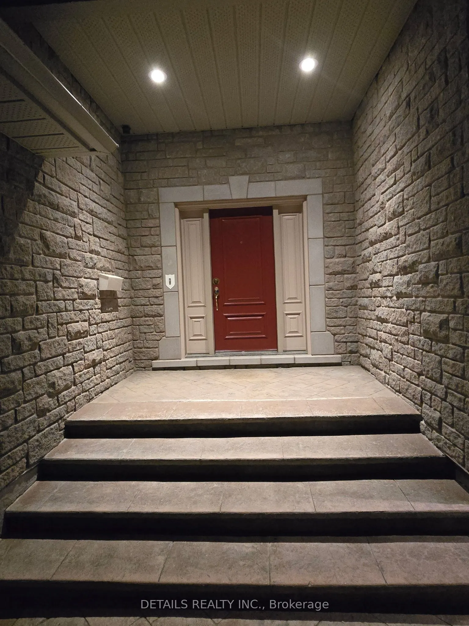 7 Eagle Chase Court