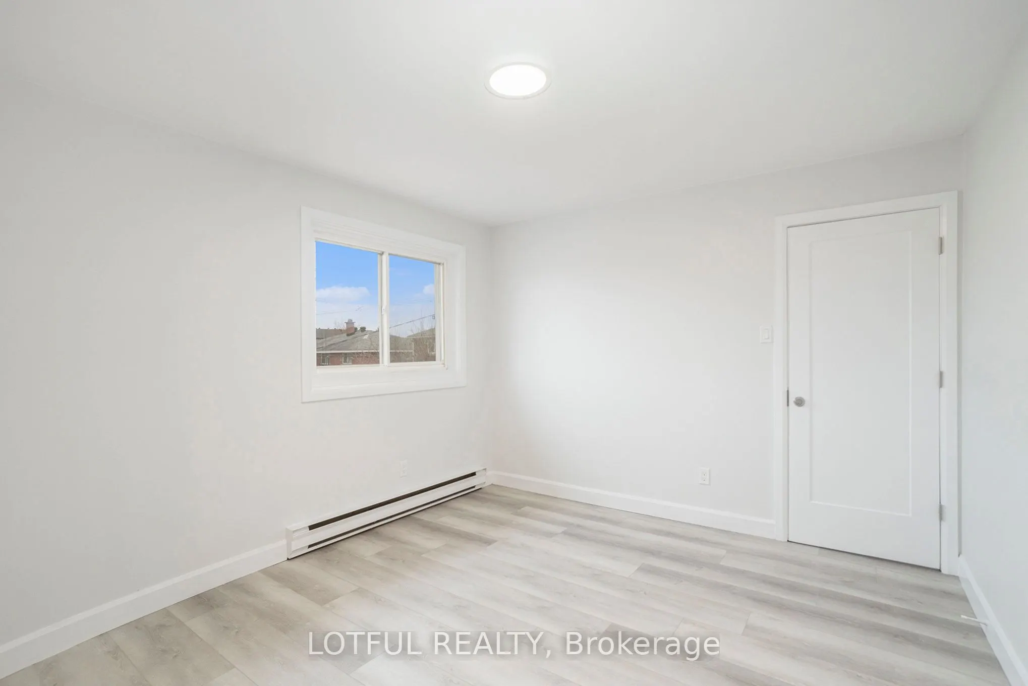 484 Queen Mary Street, #6