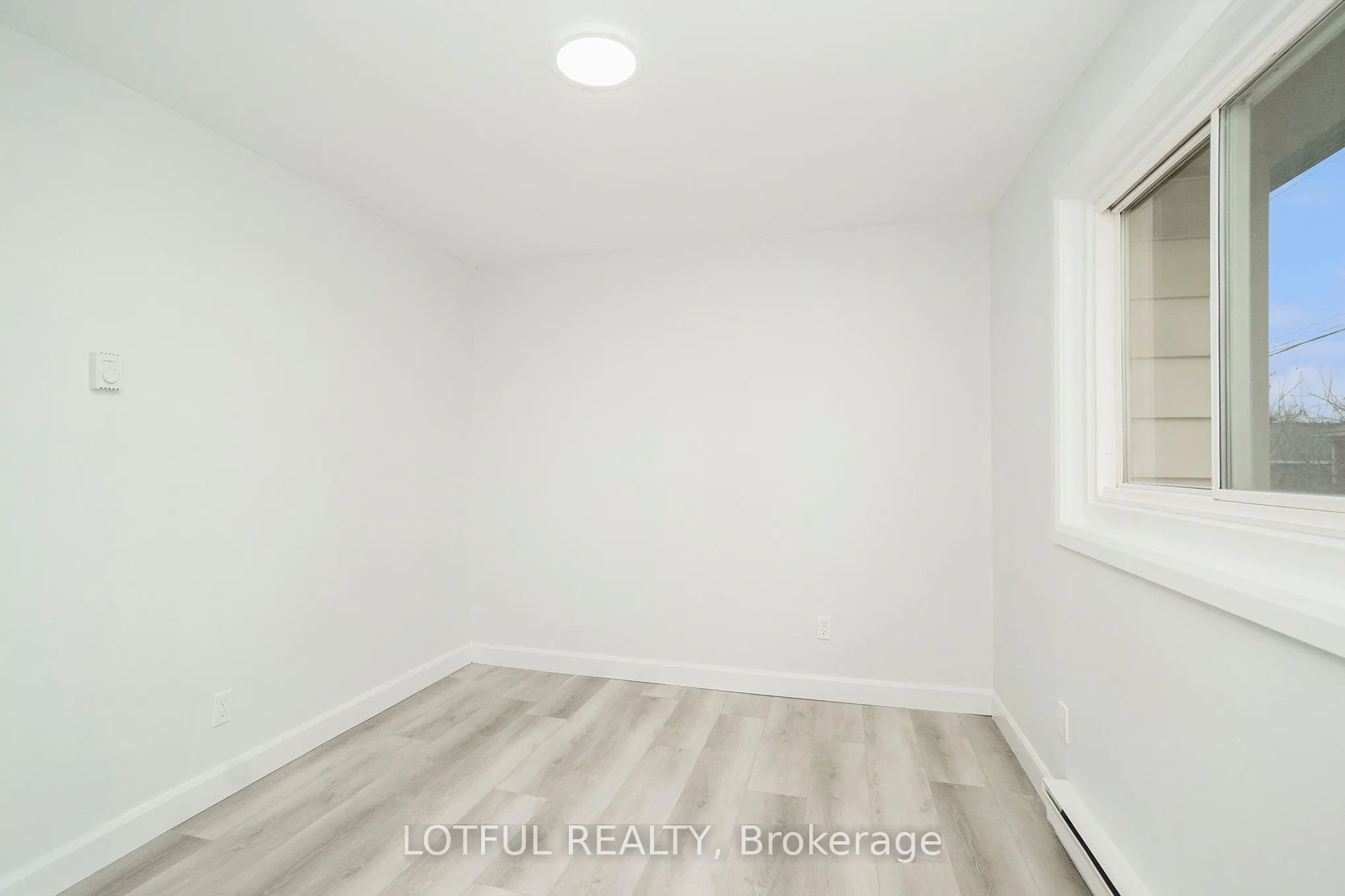 484 Queen Mary Street, #6