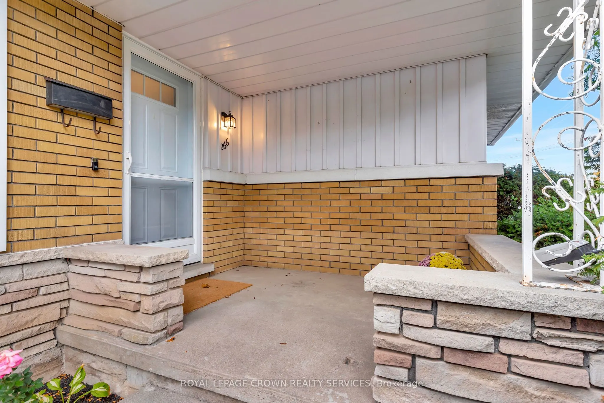 266 Franklin Street N