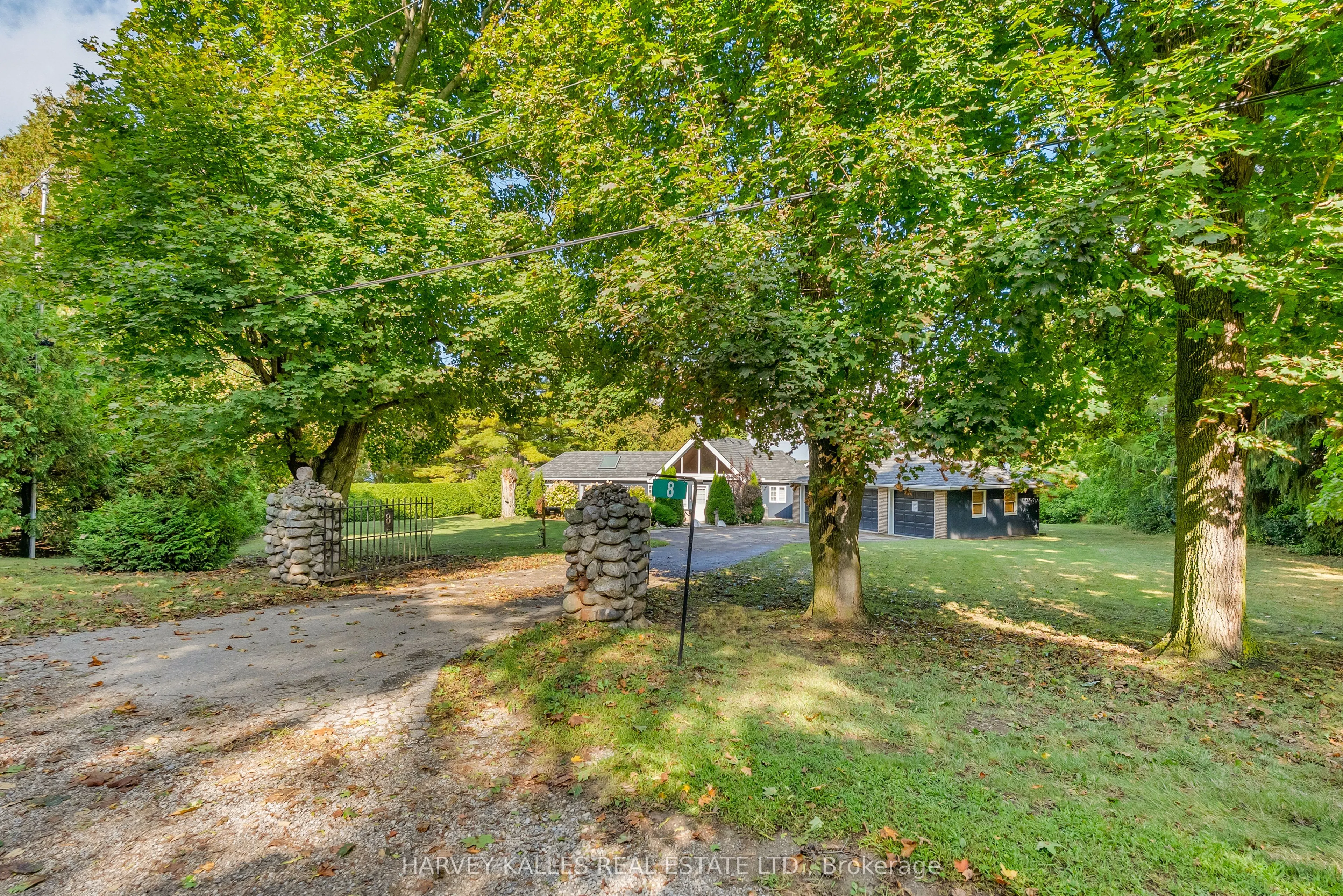8 Oak Drive