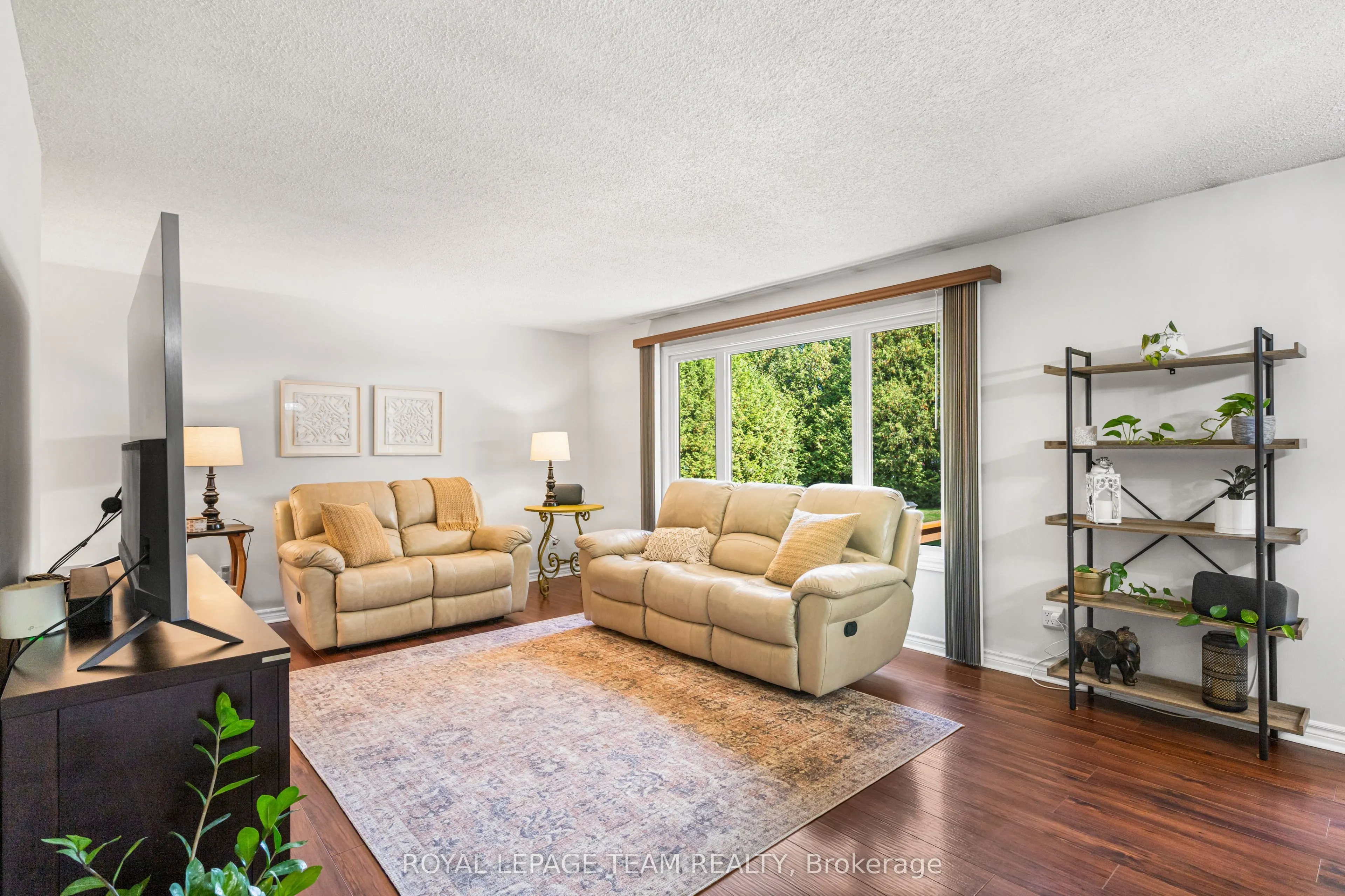 6521 Jack Pine Crescent
