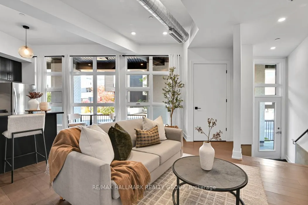 101 PINHEY Street, #103
