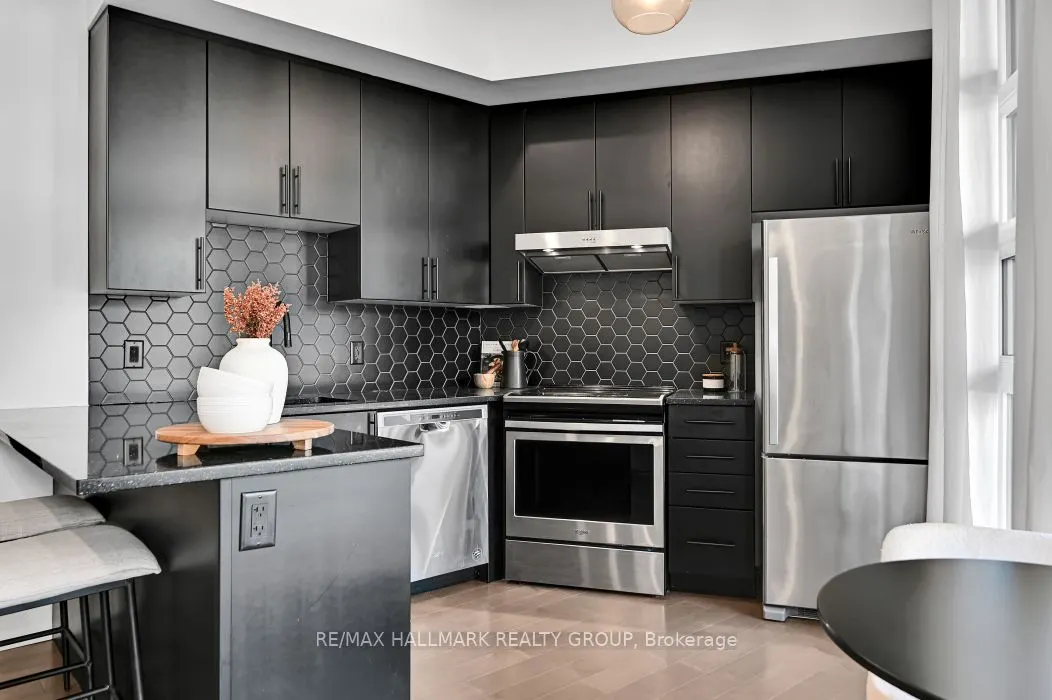 101 PINHEY Street, #103