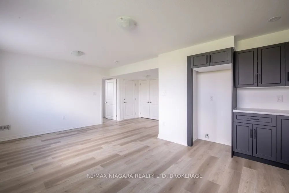 158 Hillcrest Road, #Lower