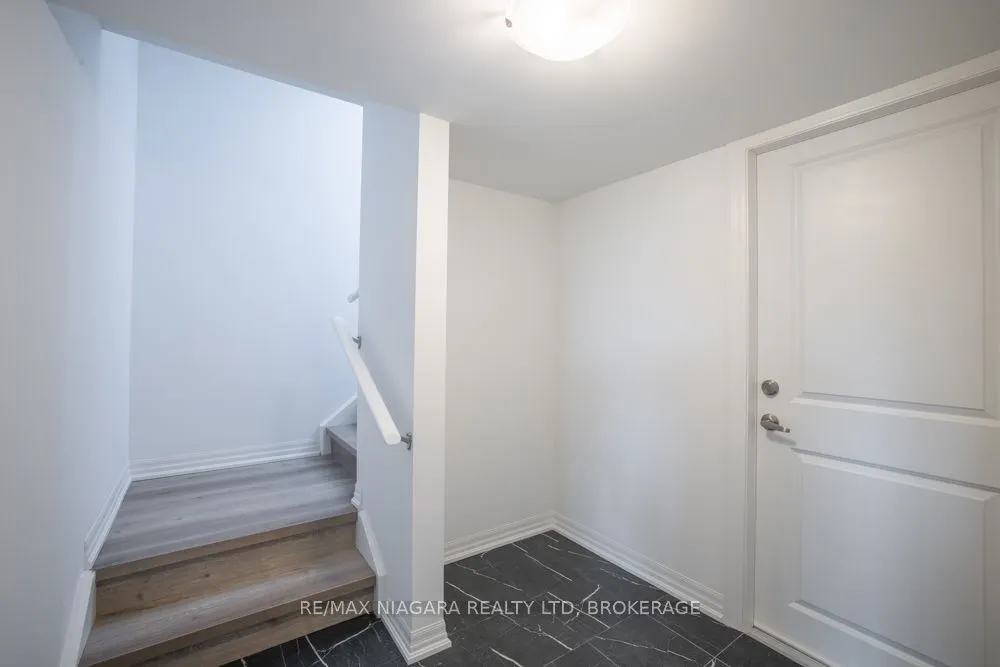 158 Hillcrest Road, #Lower