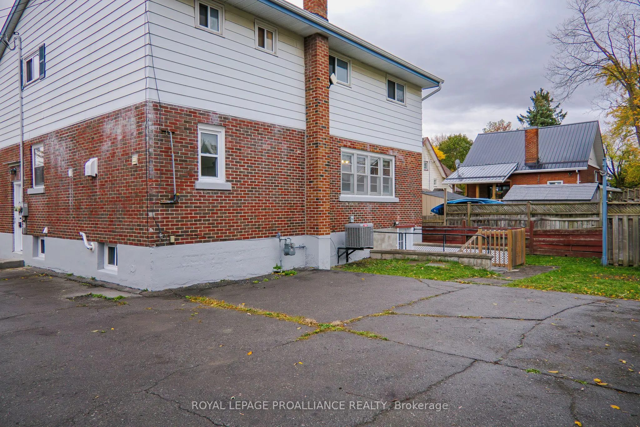 8 Reynolds Crescent