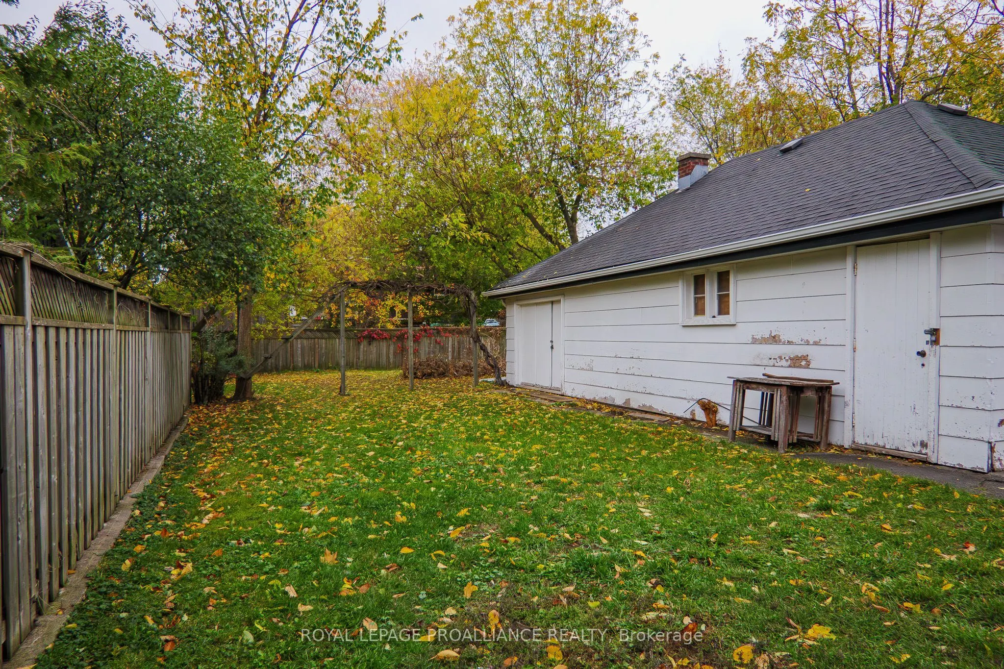 8 Reynolds Crescent