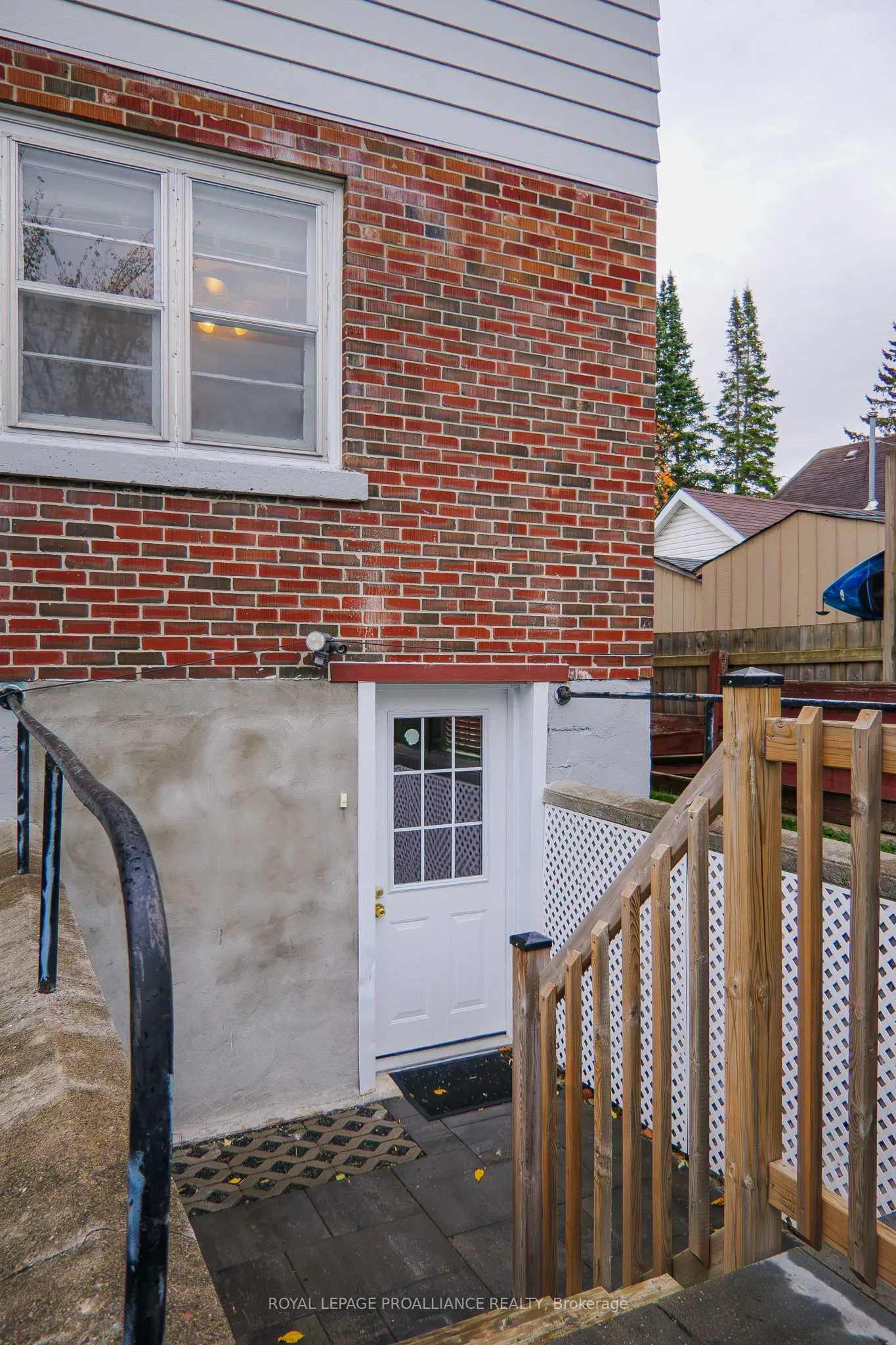 8 Reynolds Crescent