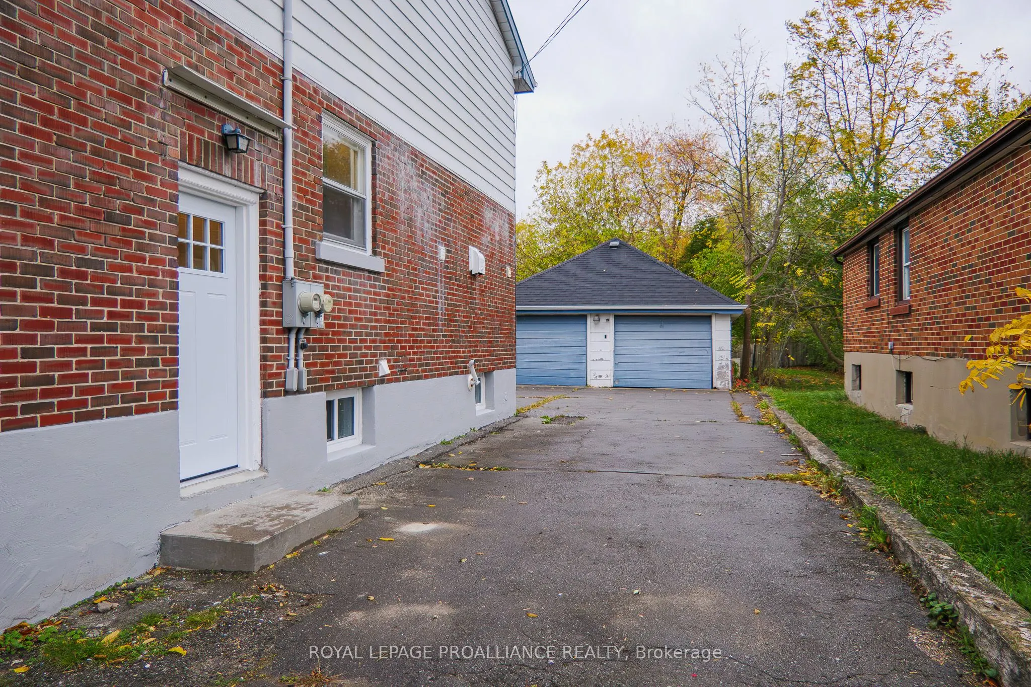 8 Reynolds Crescent