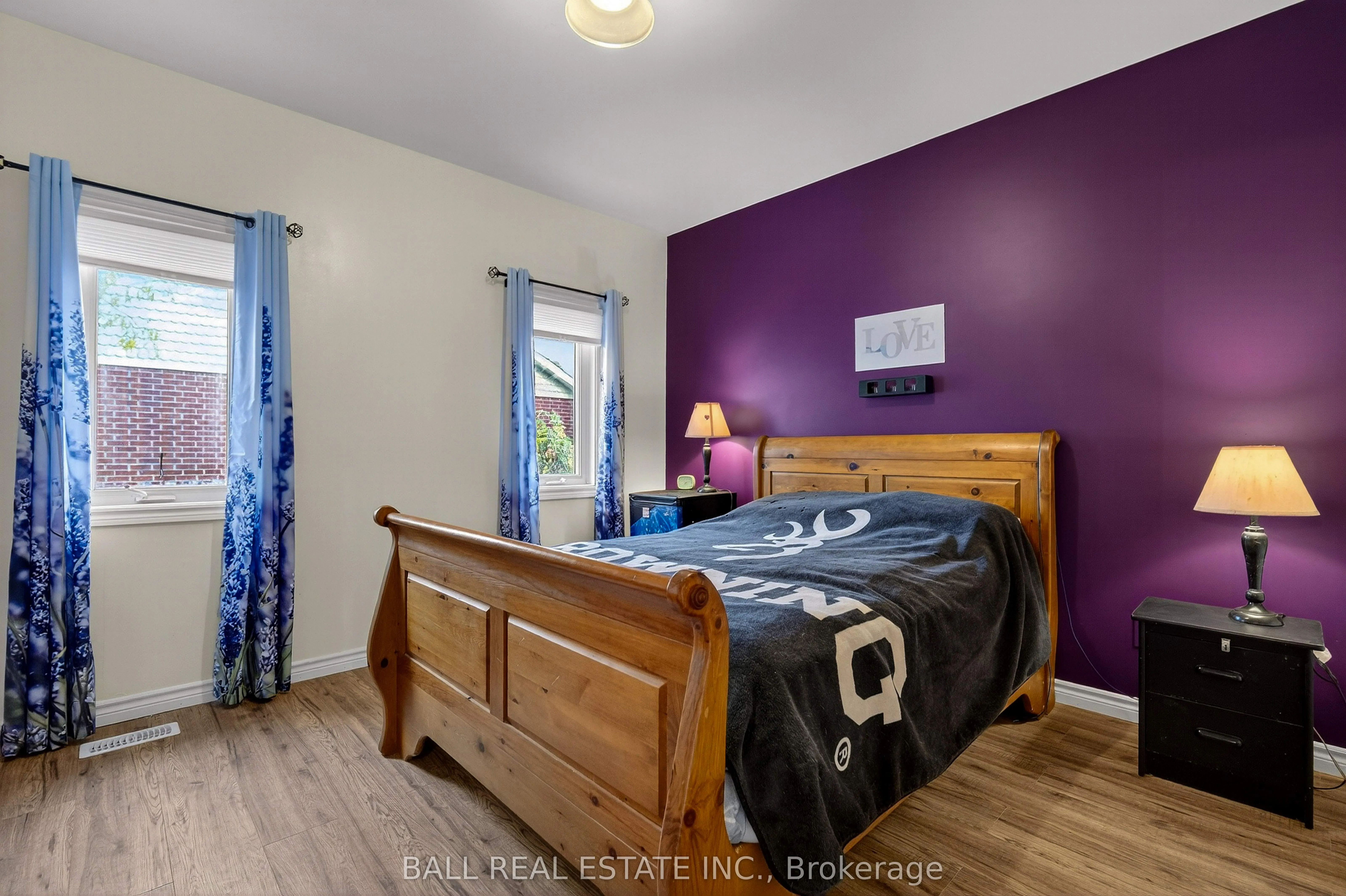 116 Adelaide Street S