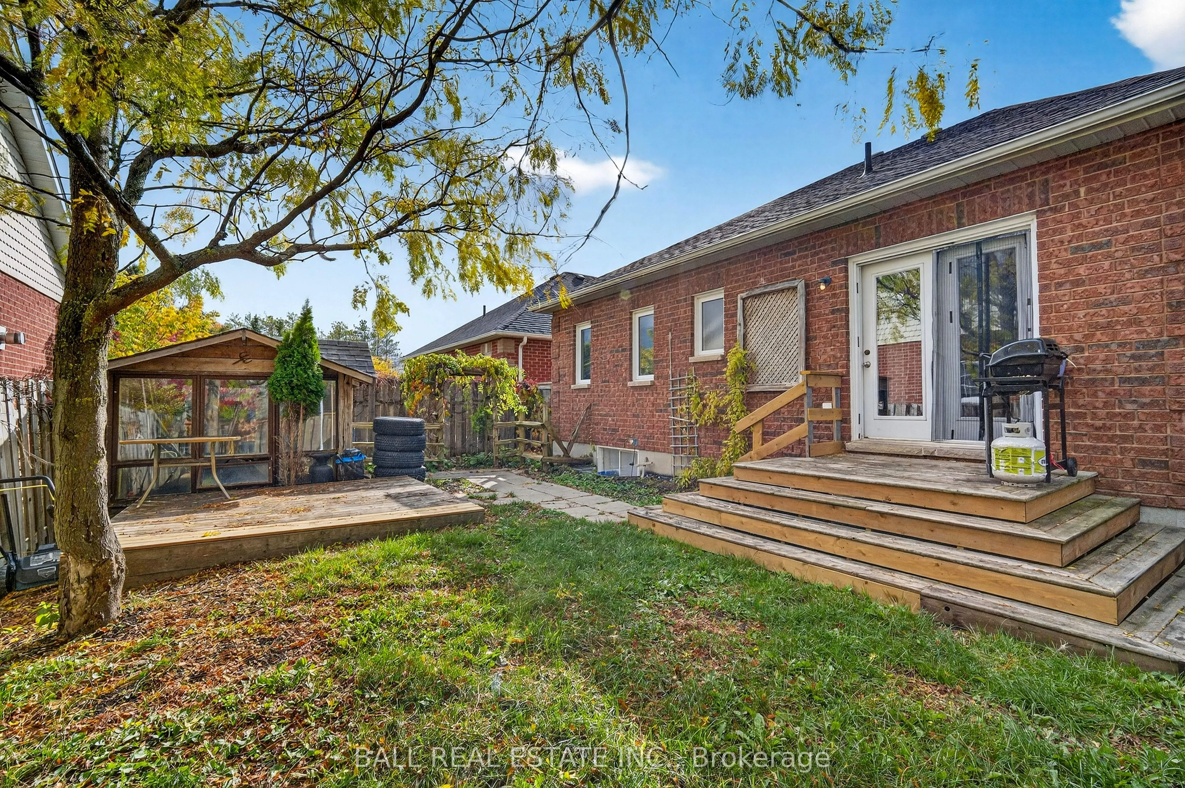 116 Adelaide Street S