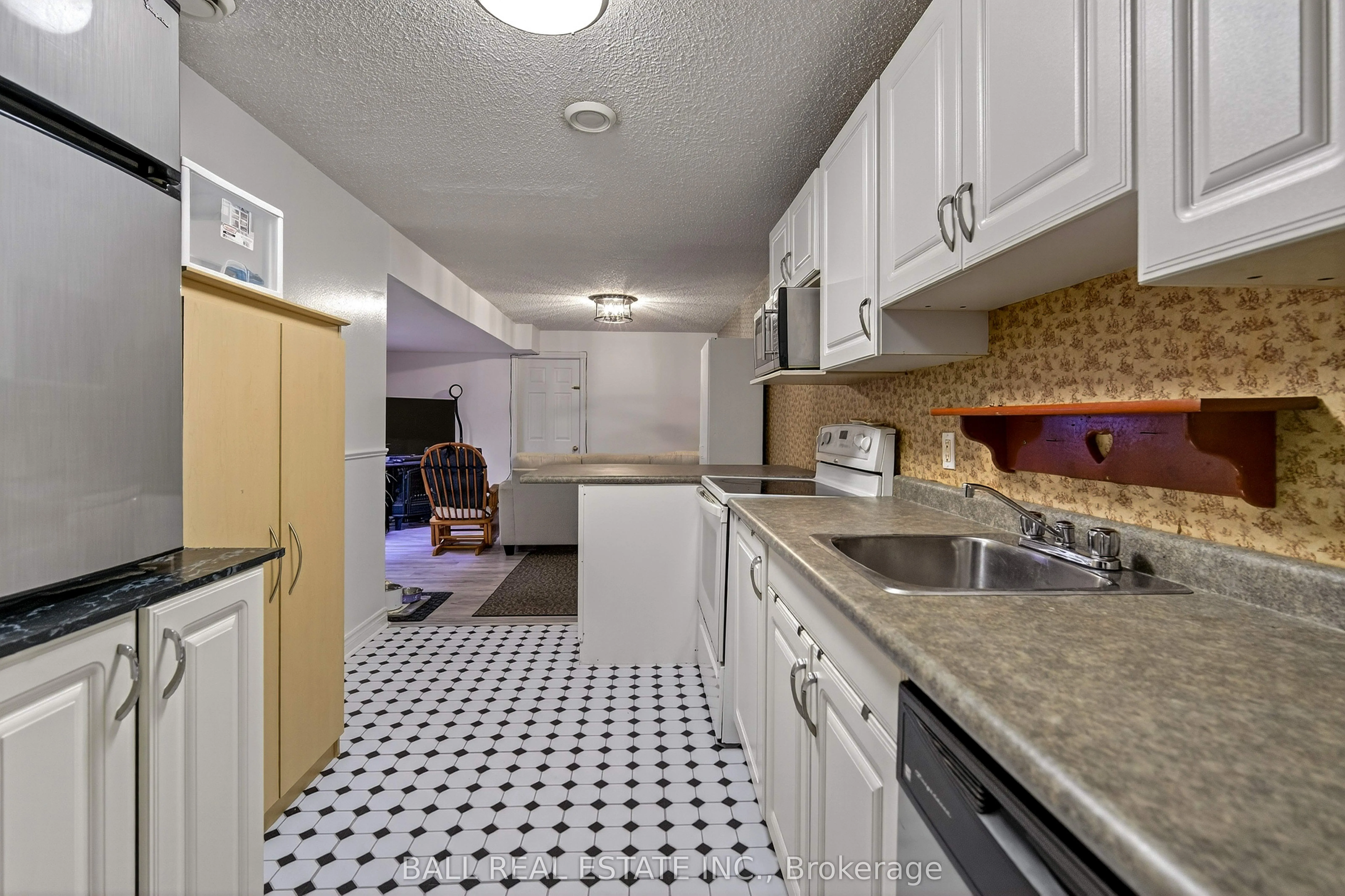 116 Adelaide Street S