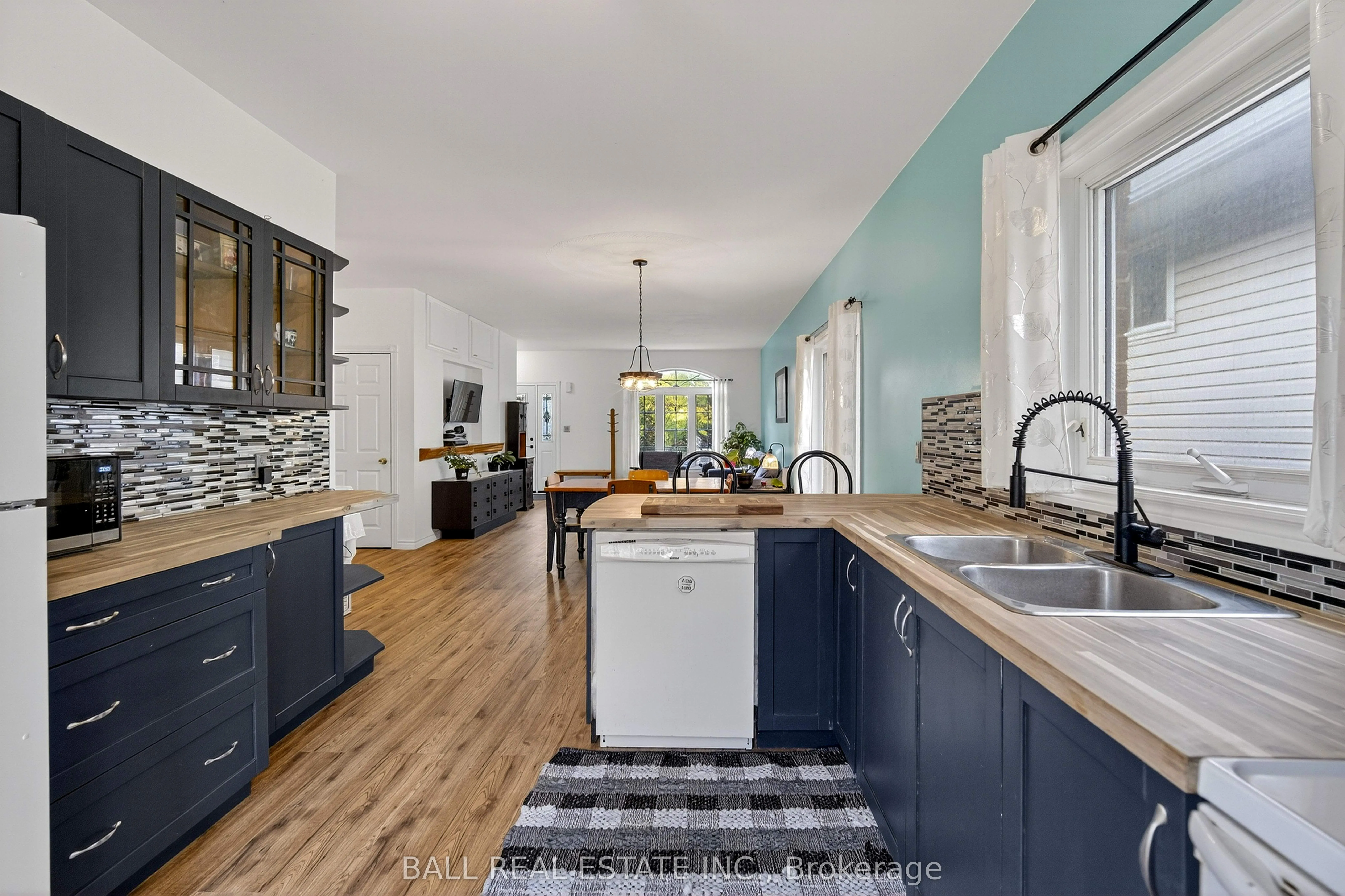 116 Adelaide Street S