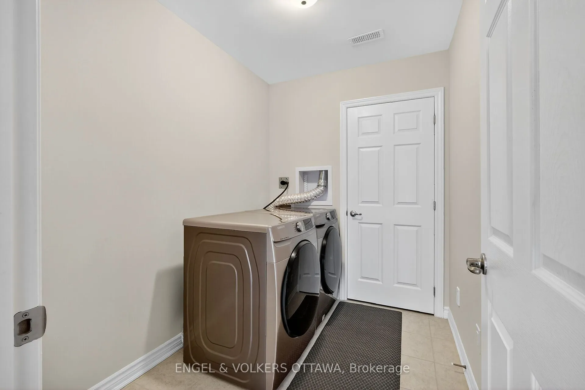 827 Kiniw Private SE