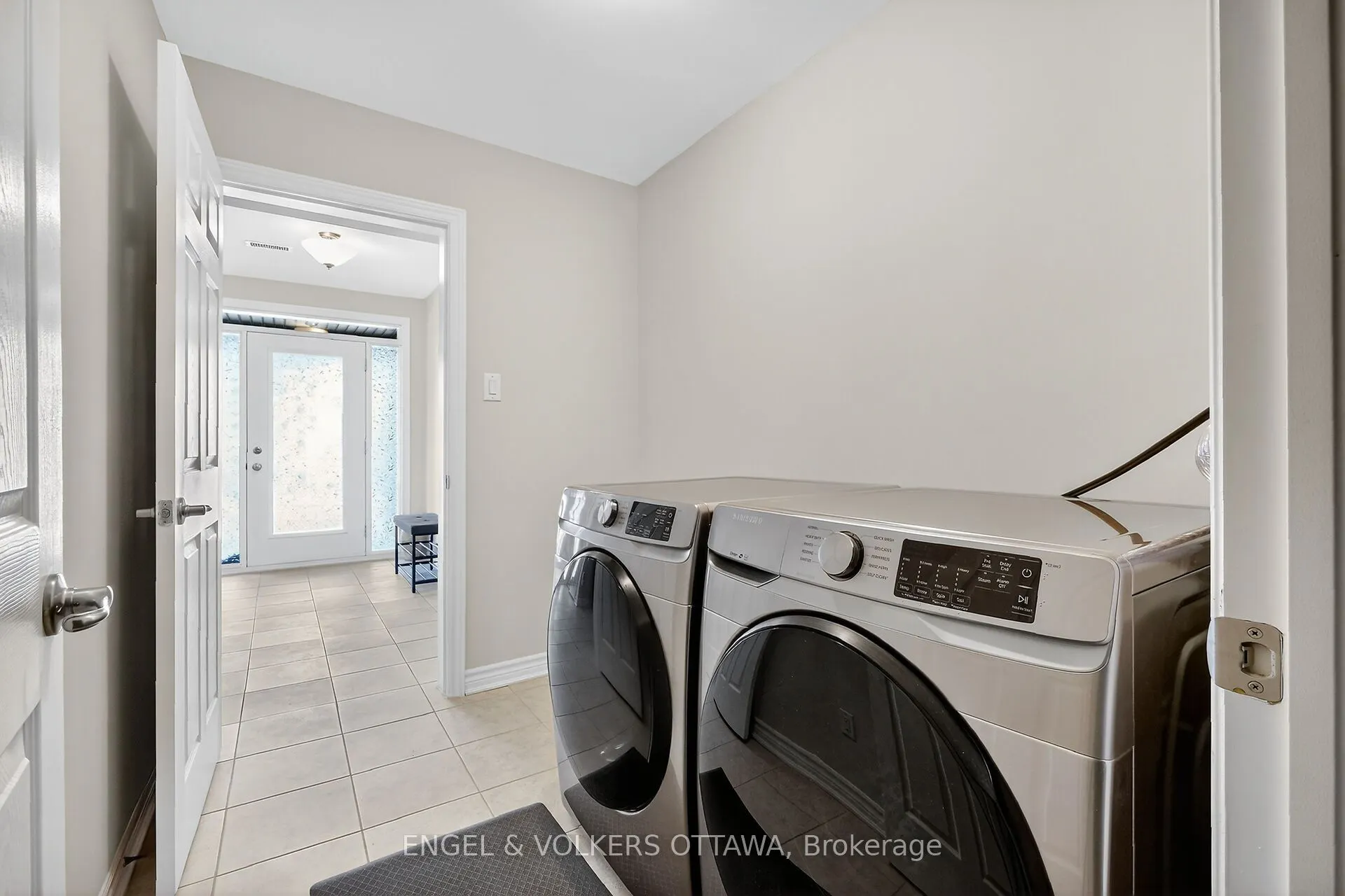 827 Kiniw Private SE