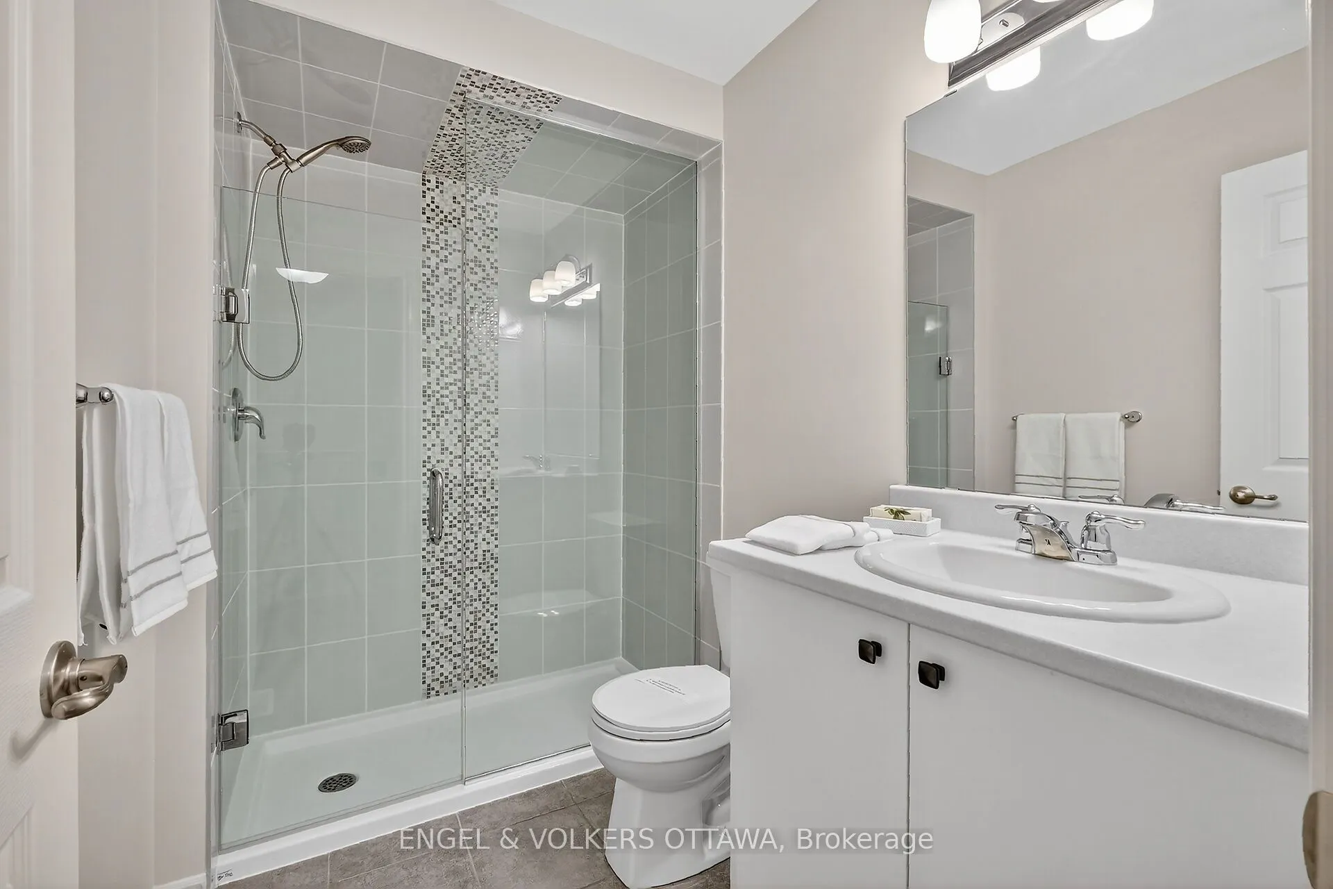 827 Kiniw Private SE