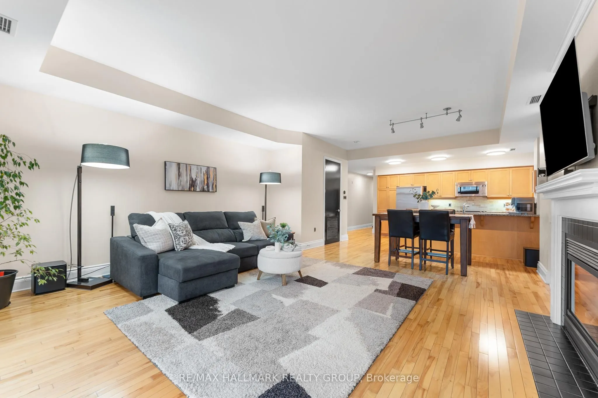 374 Cooper Street, #401