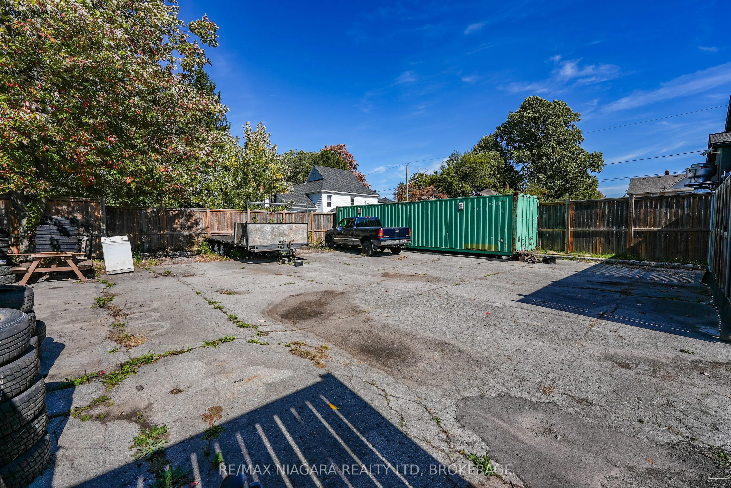 6499 Lundys Lane