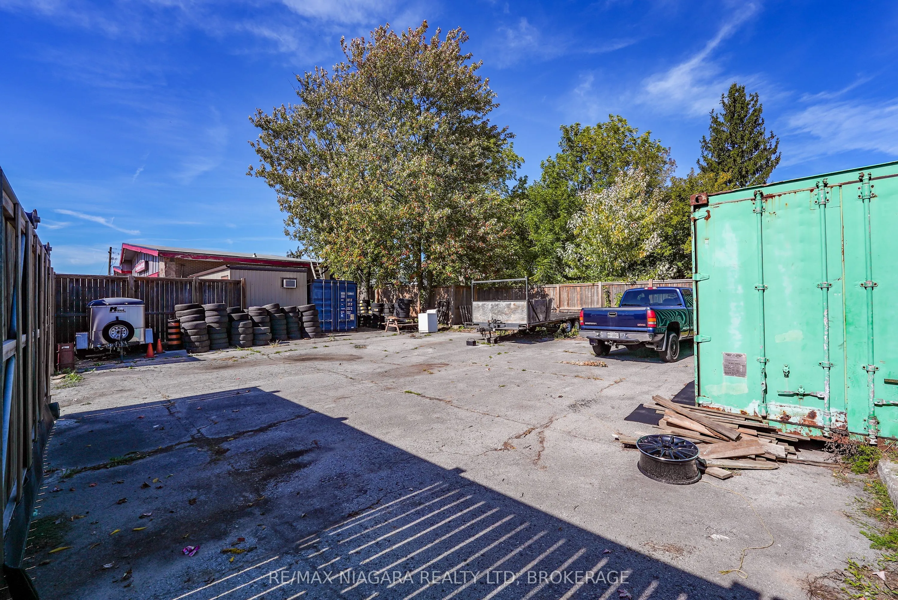 6499 Lundys Lane