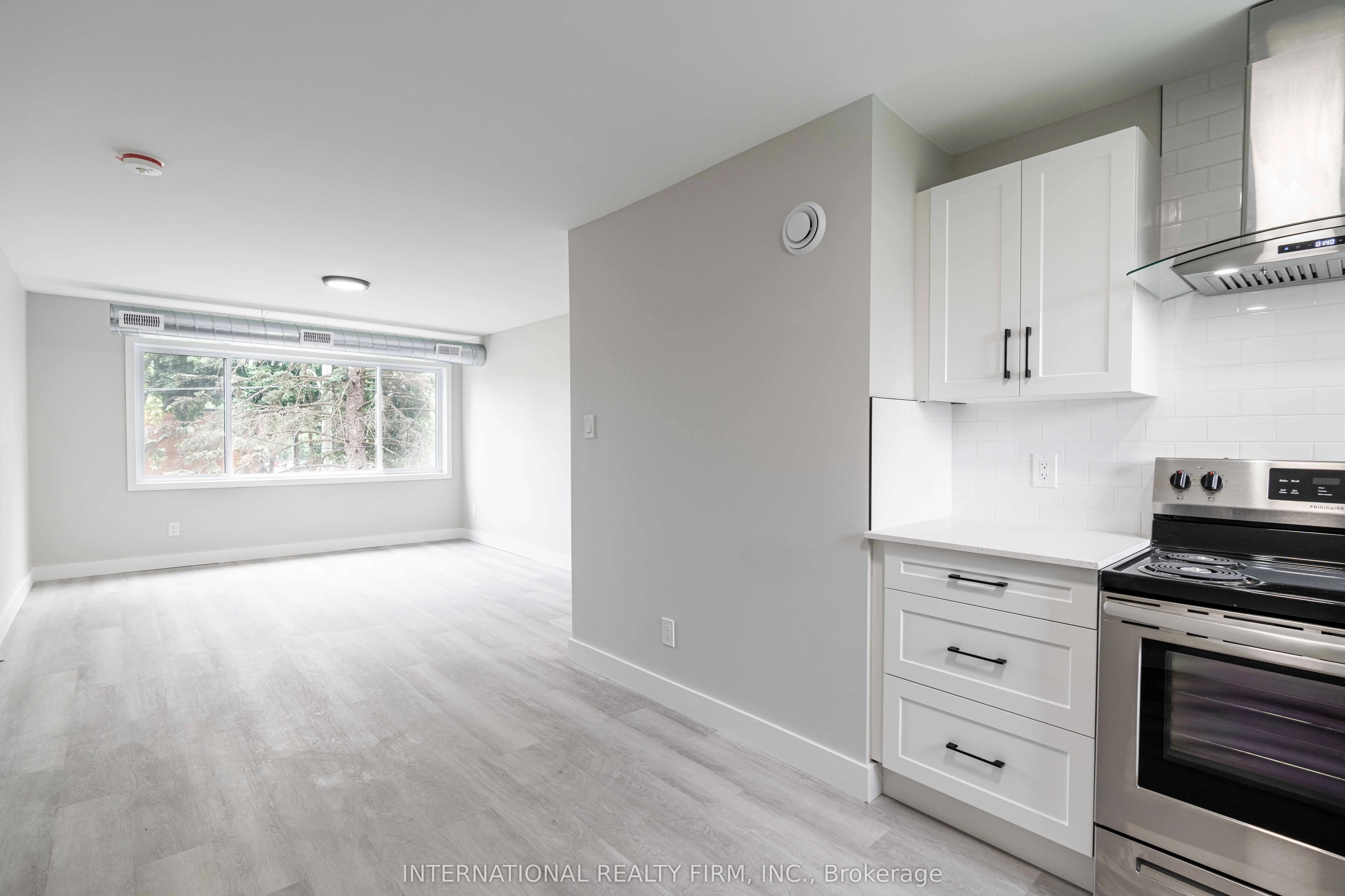 81 King Edward Avenue