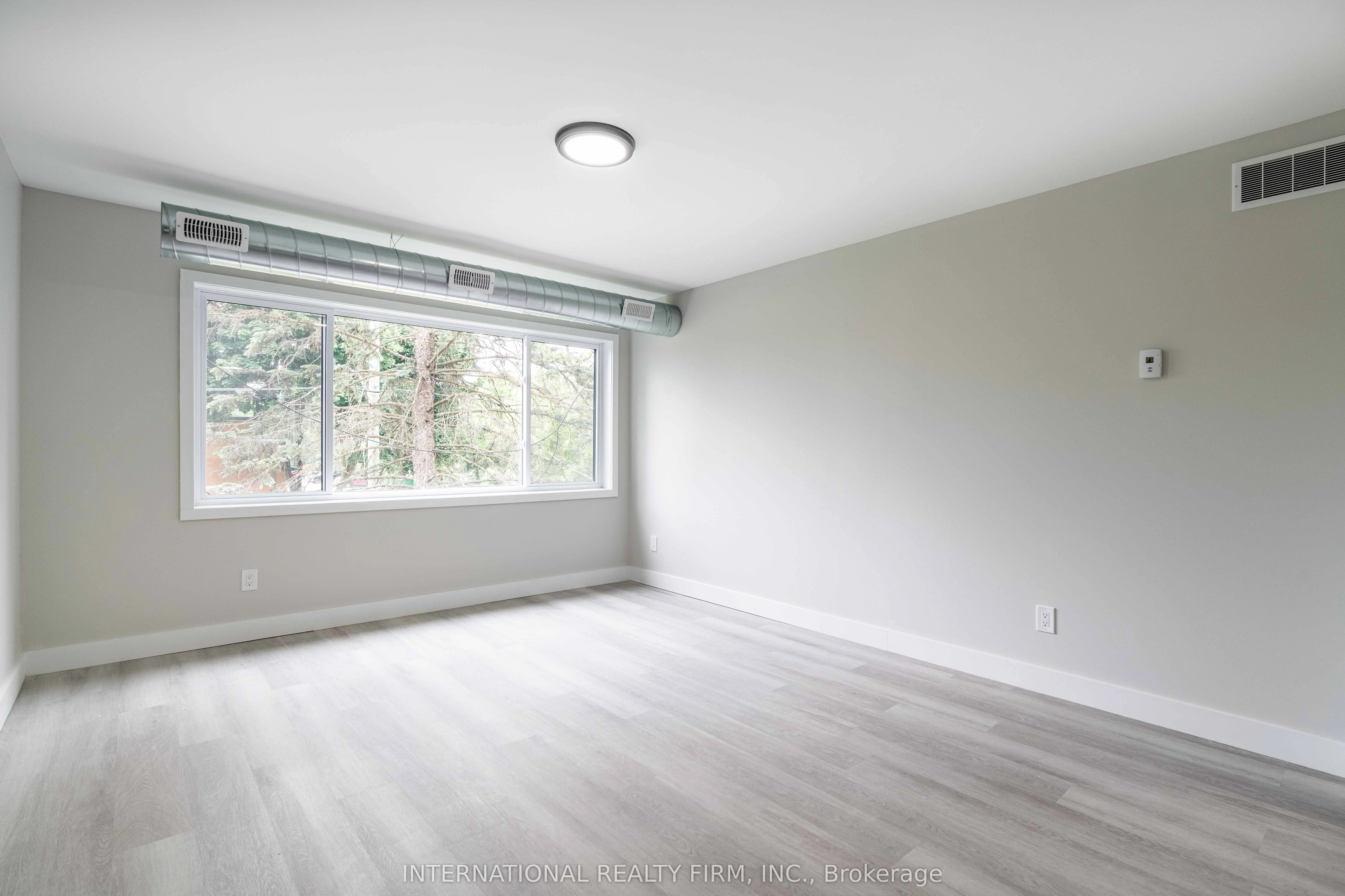 81 King Edward Avenue