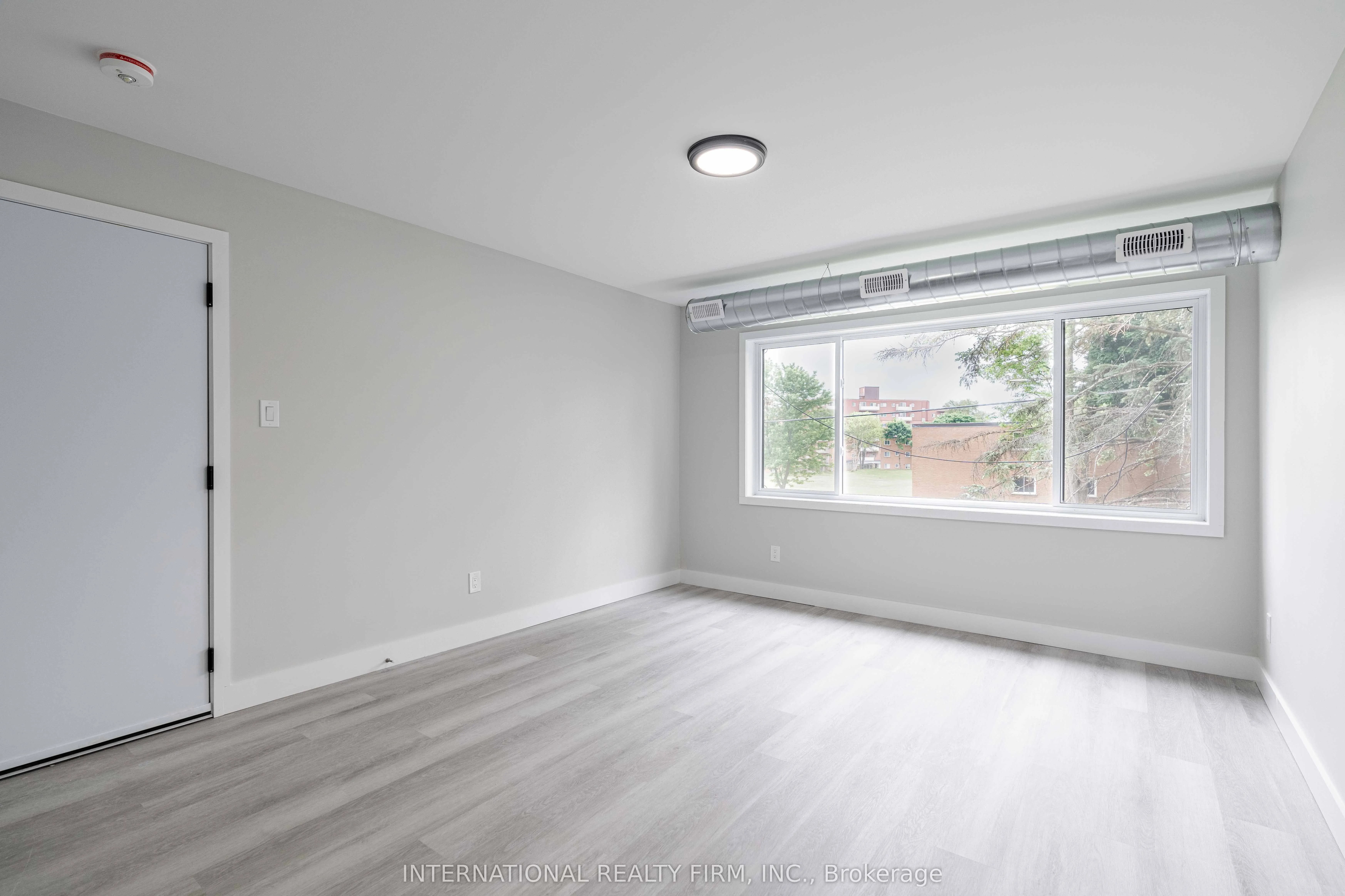 81 King Edward Avenue