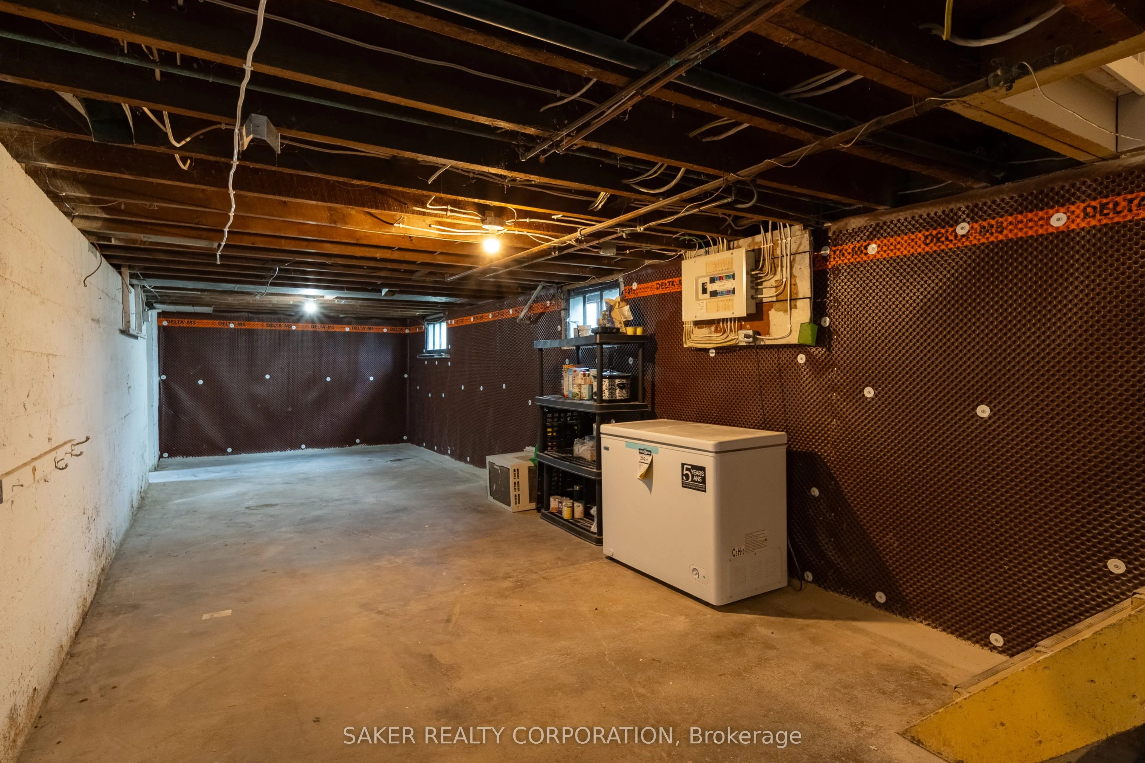 95 Adelaide Street S