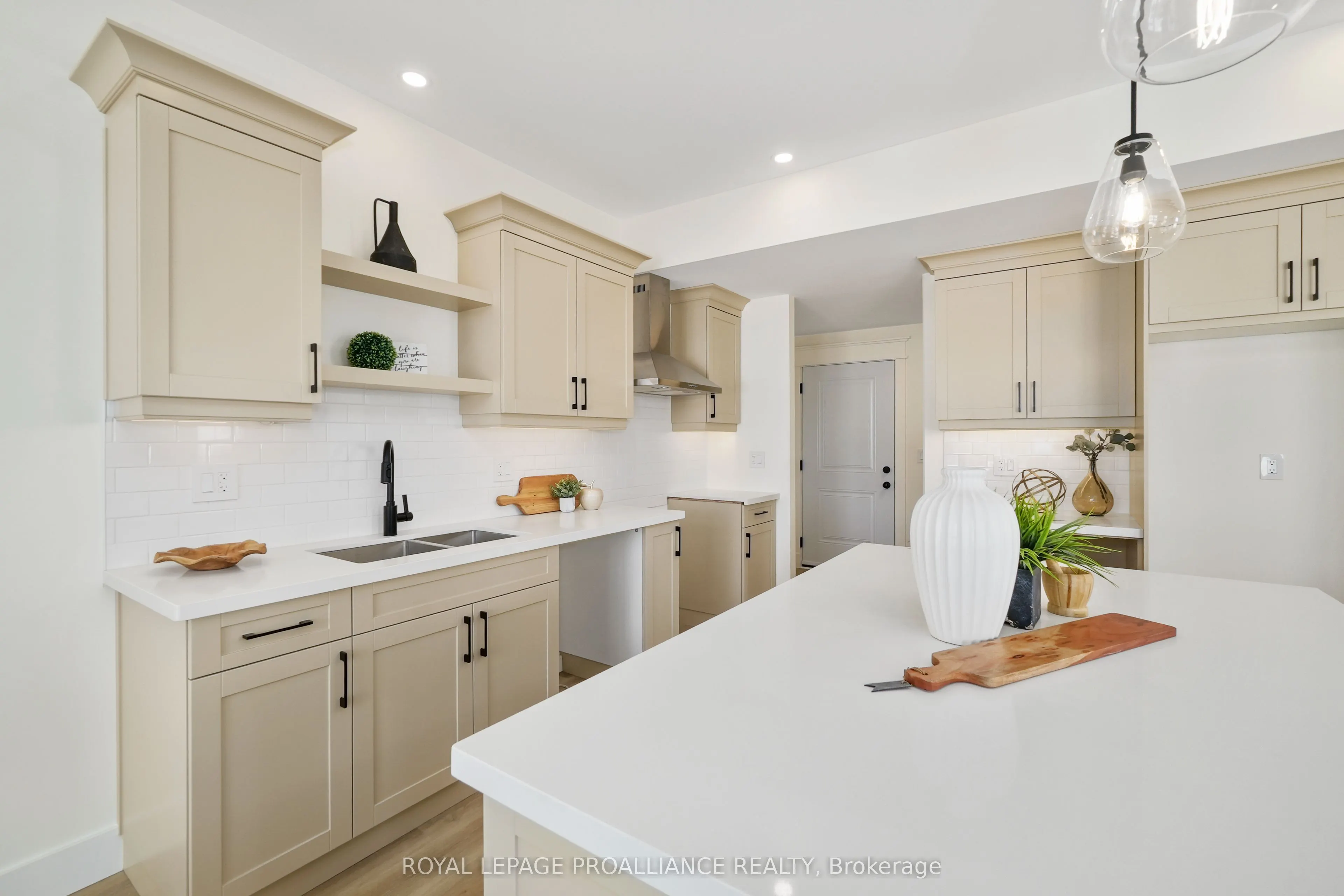 1 Hollingsworth Street