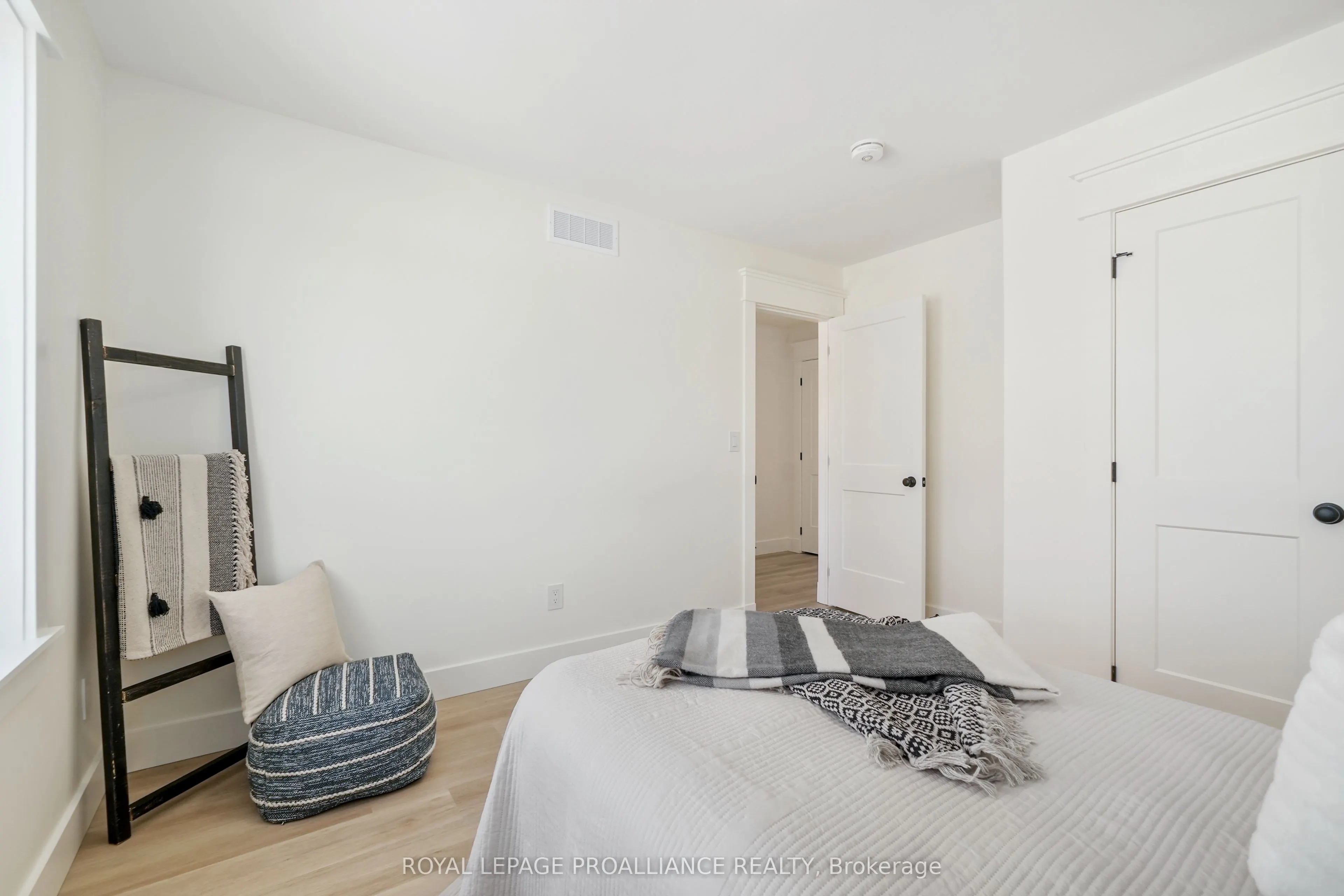 1 Hollingsworth Street