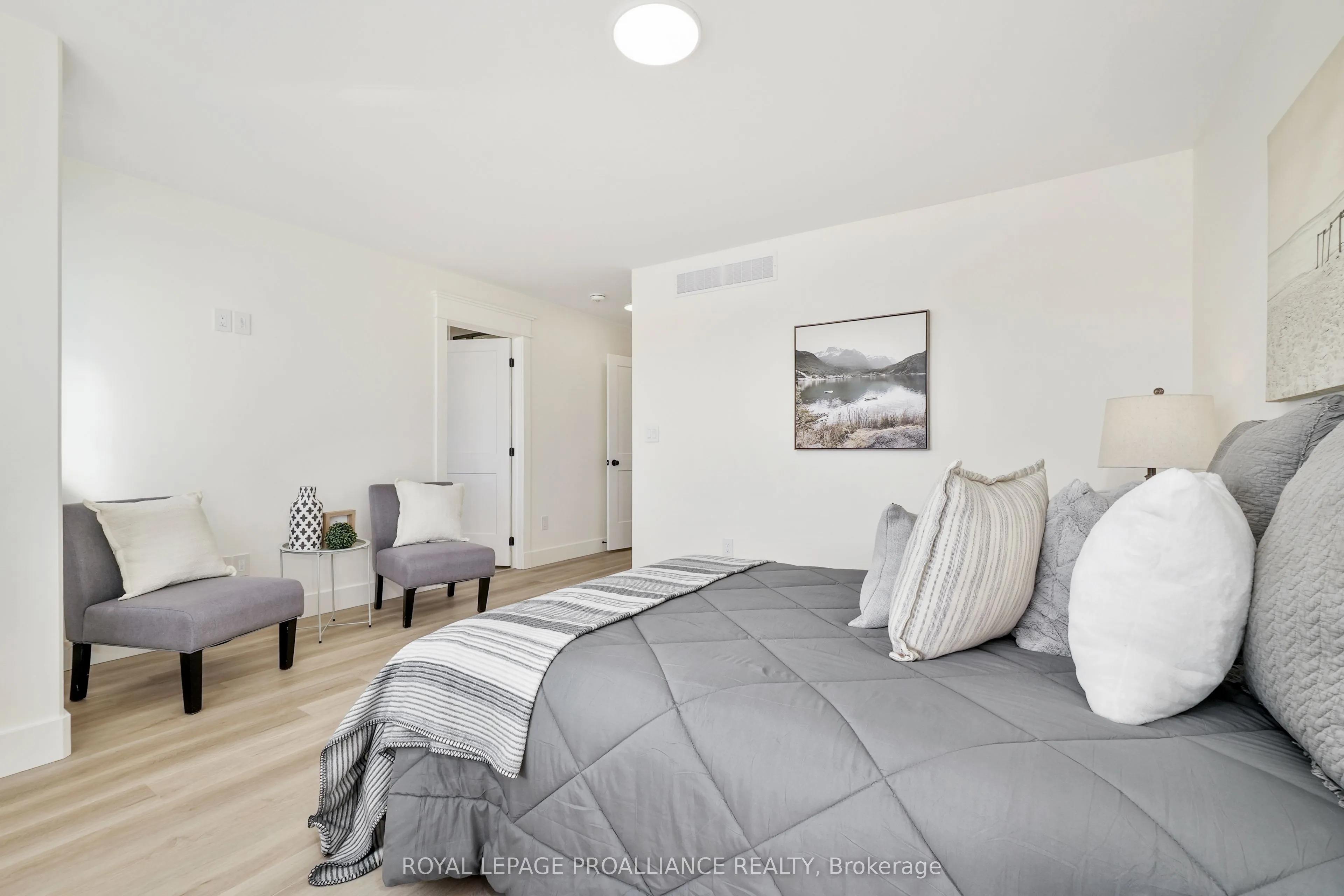 1 Hollingsworth Street