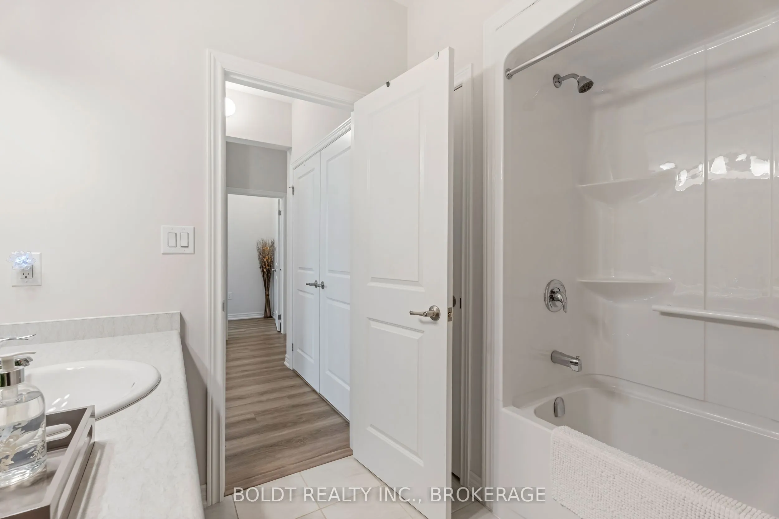 80 Summersides Boulevard